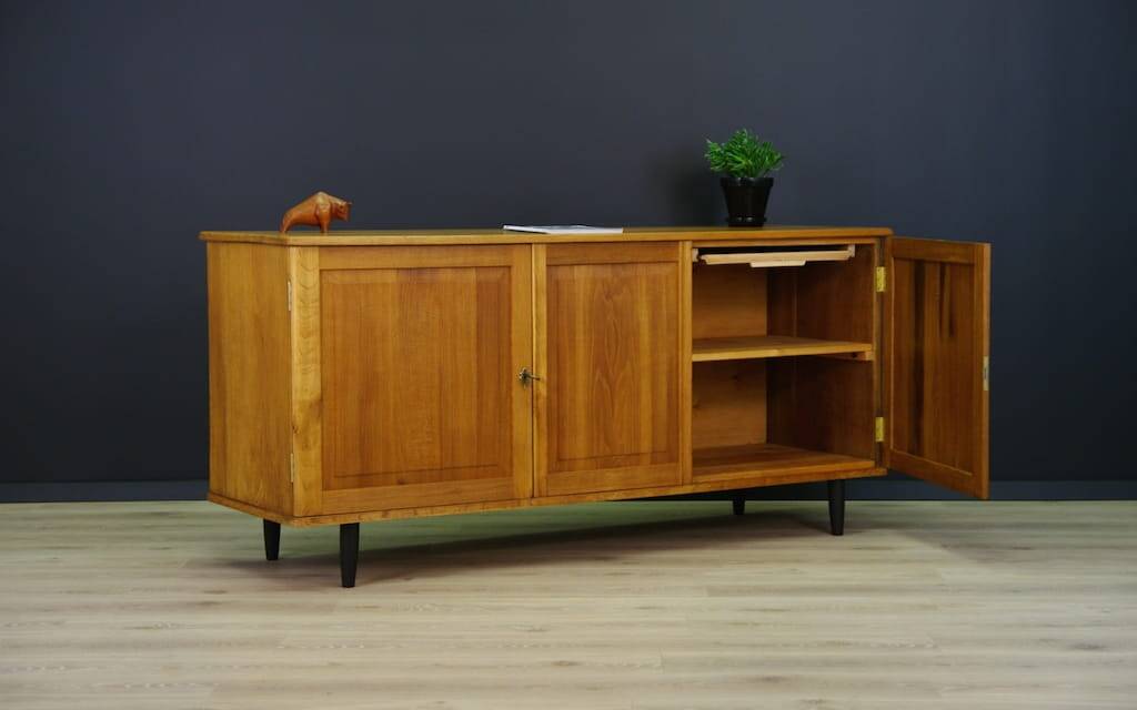 Buffet en chêne, design danois, années 60, production : Danemark