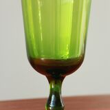 Vase en verre vert