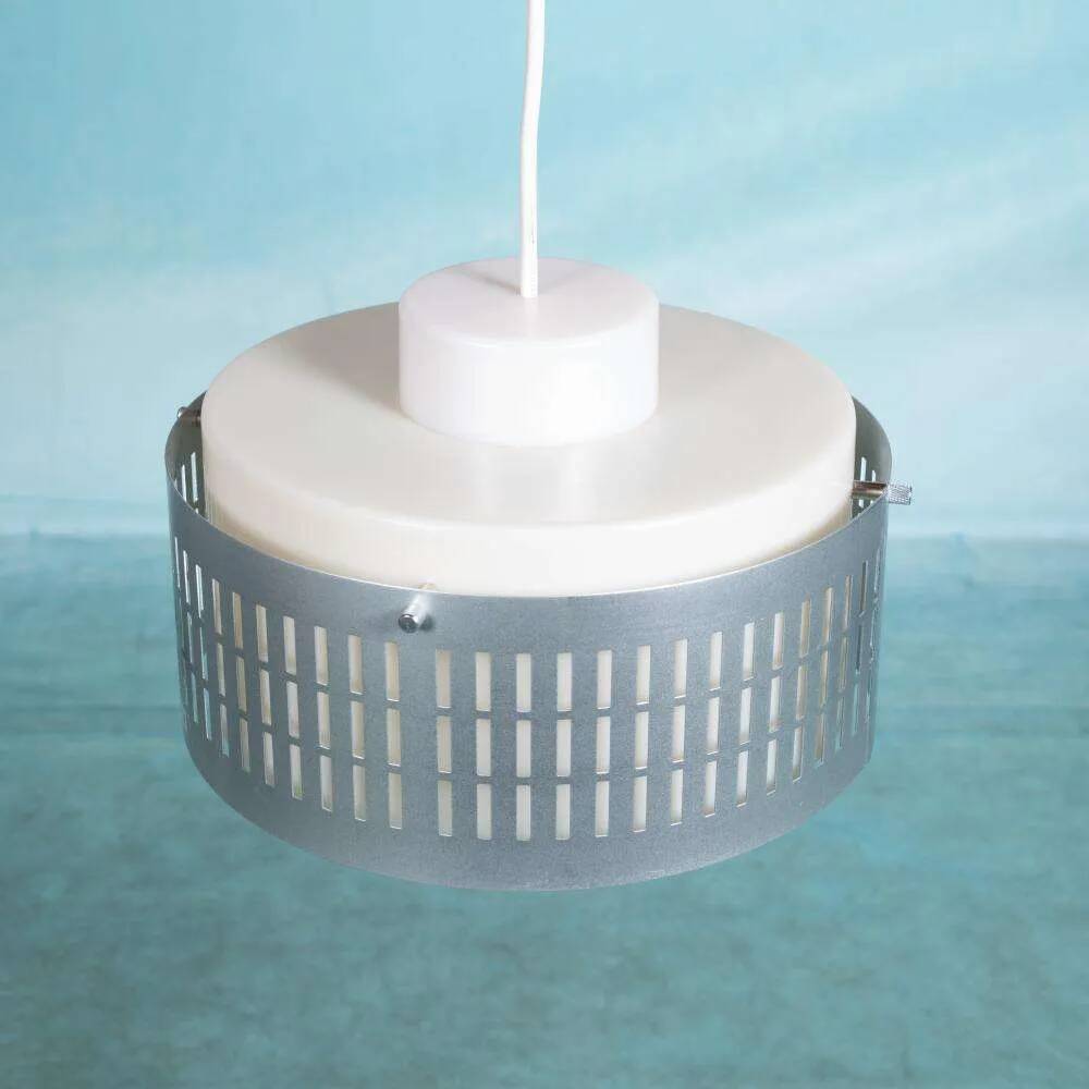 Minimalist 1970s aluminium suspension, mid-century light fixture.