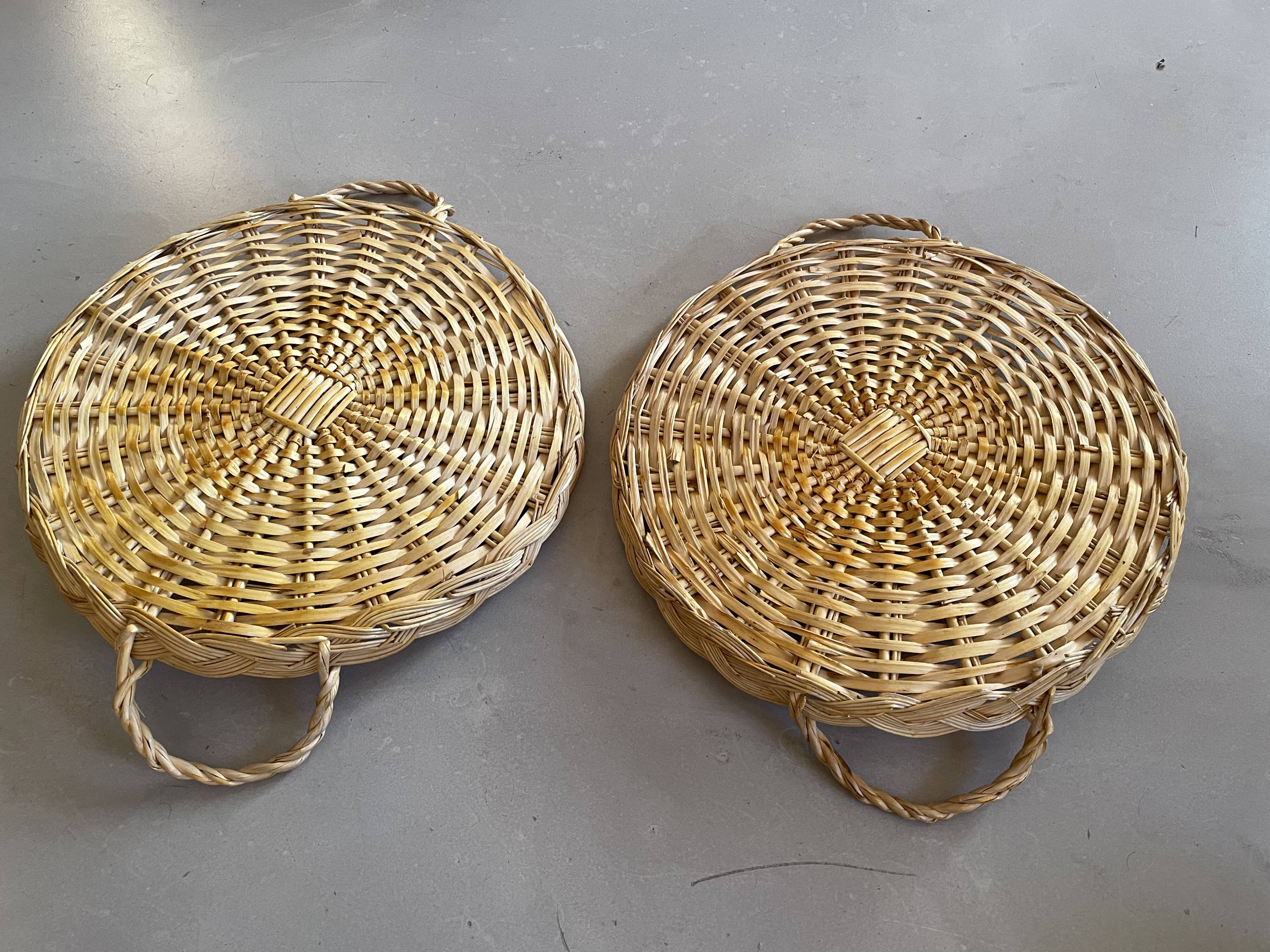 Set of 2 wicker trays