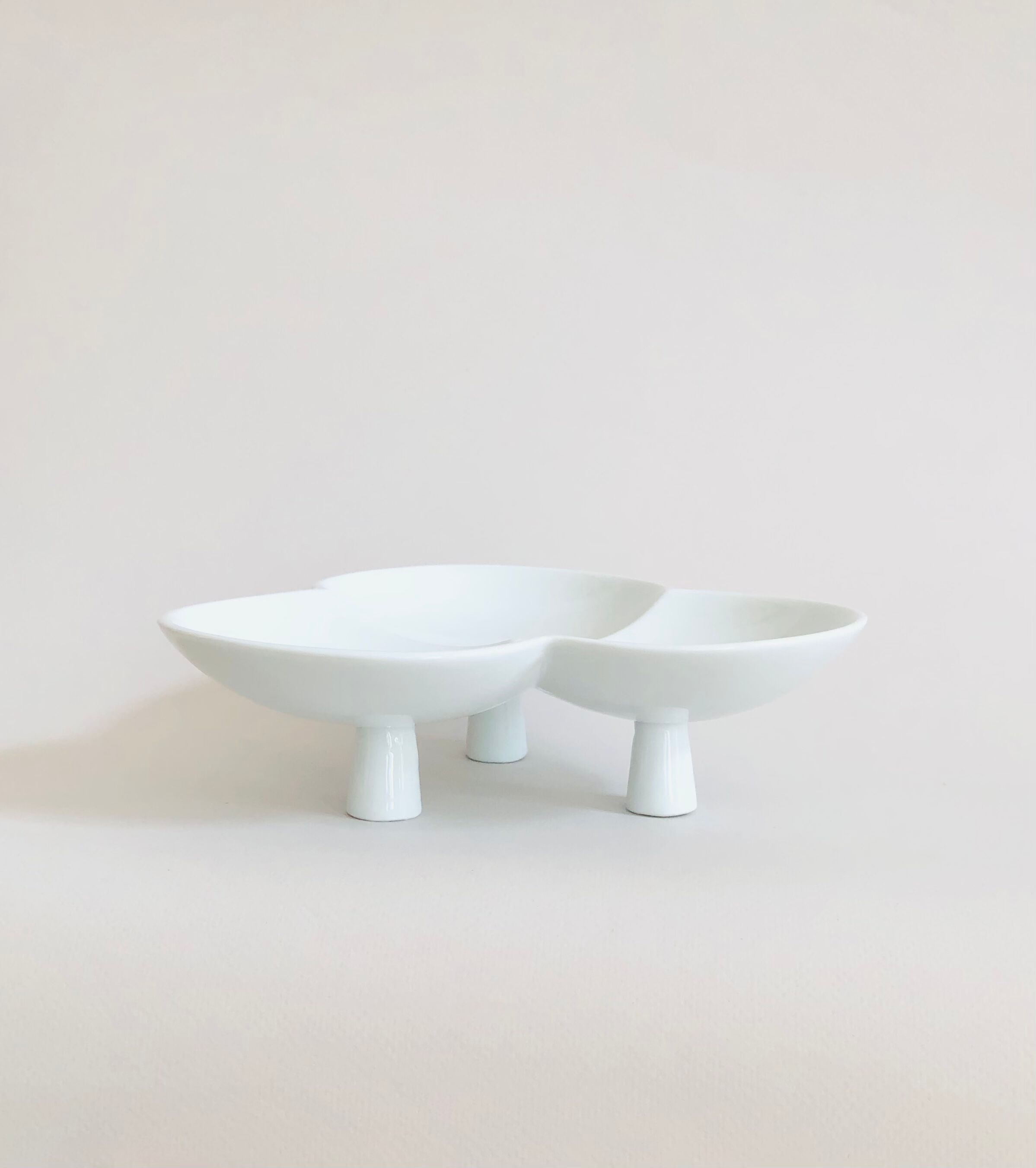Tray on porcelain stand