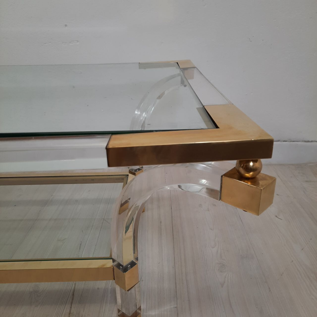 Square coffee table in brass, lucite and glass hollywood regency