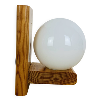 Applique pin et globe opaline années 70