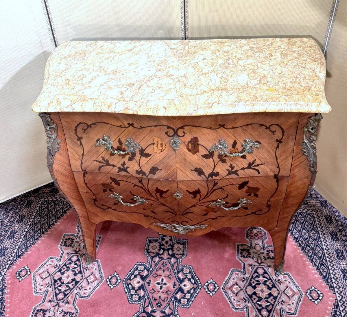 Curved lady's jump commode in Louis XV style with marquetry.
