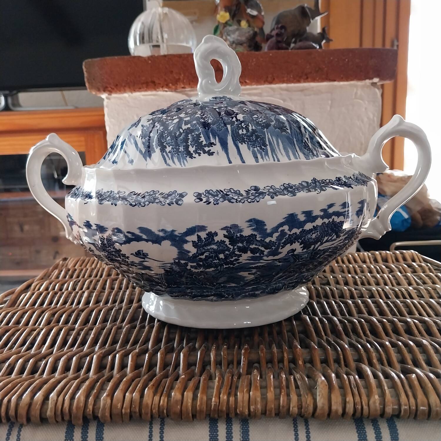 English soup tureen The Hunter by Myott