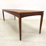 Table basse danoise longue en palissandre.
