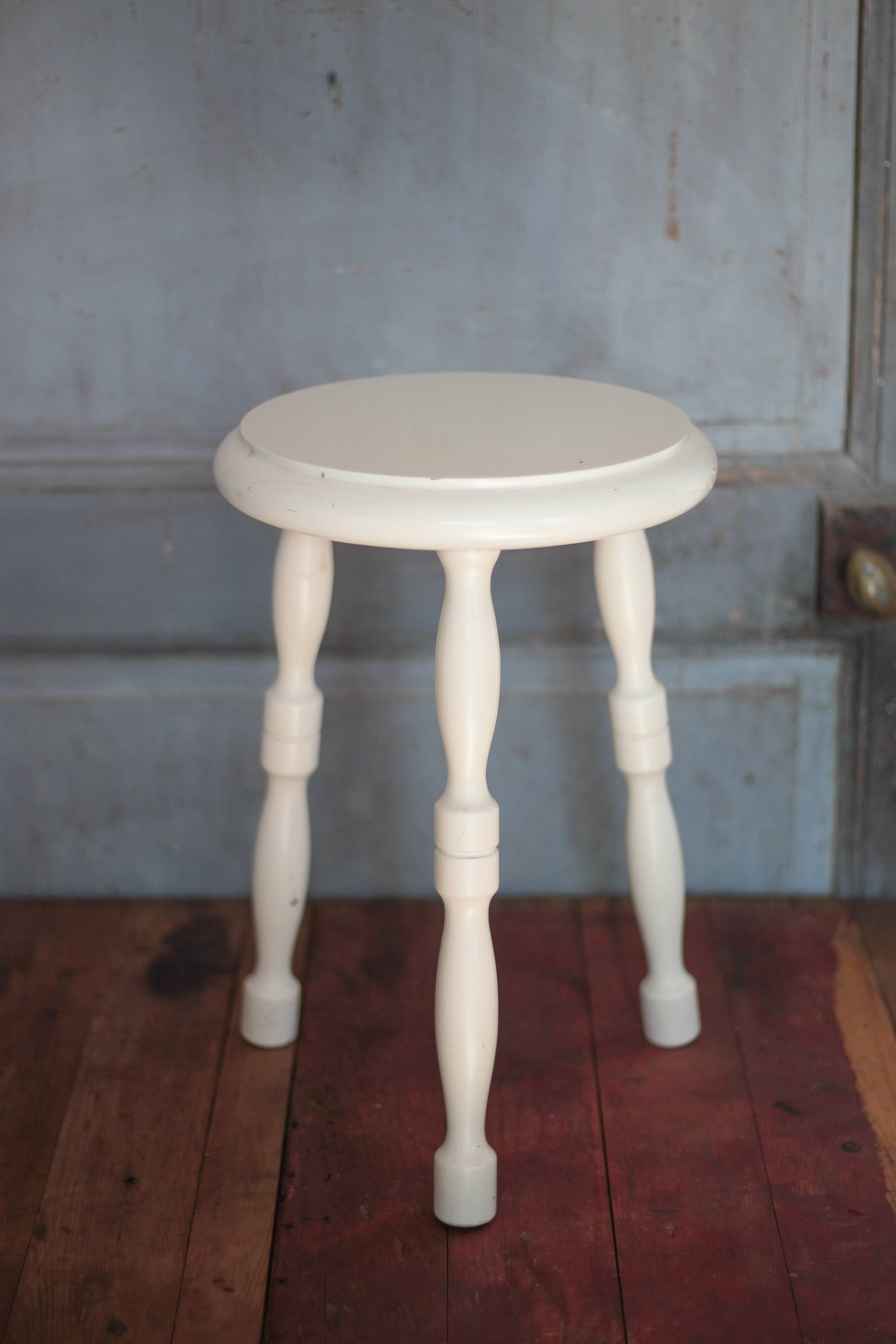 Tabouret vintage, tabouret bois teinte blanc, tabouret d'appoint