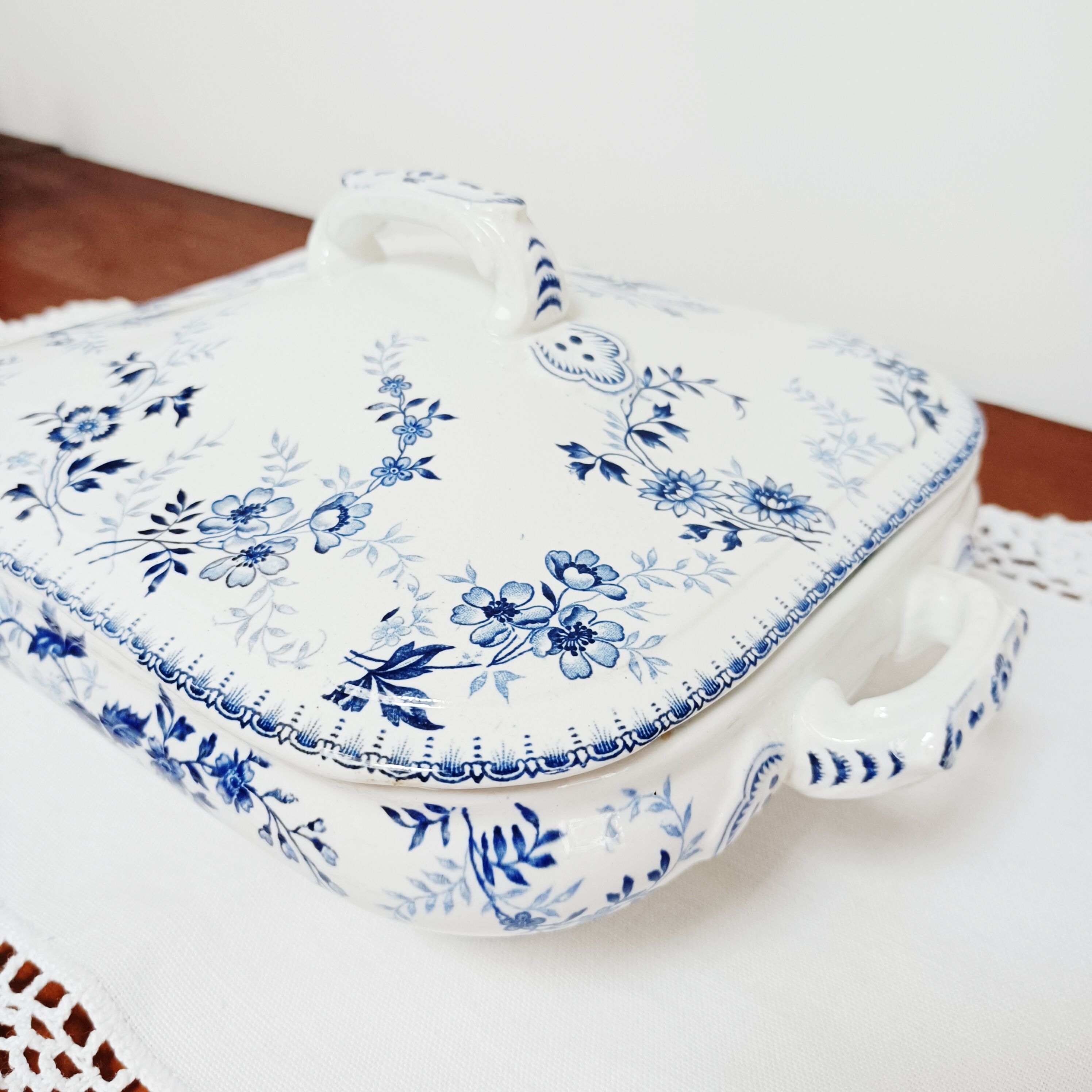 Square soup tureen BFK Dugazon