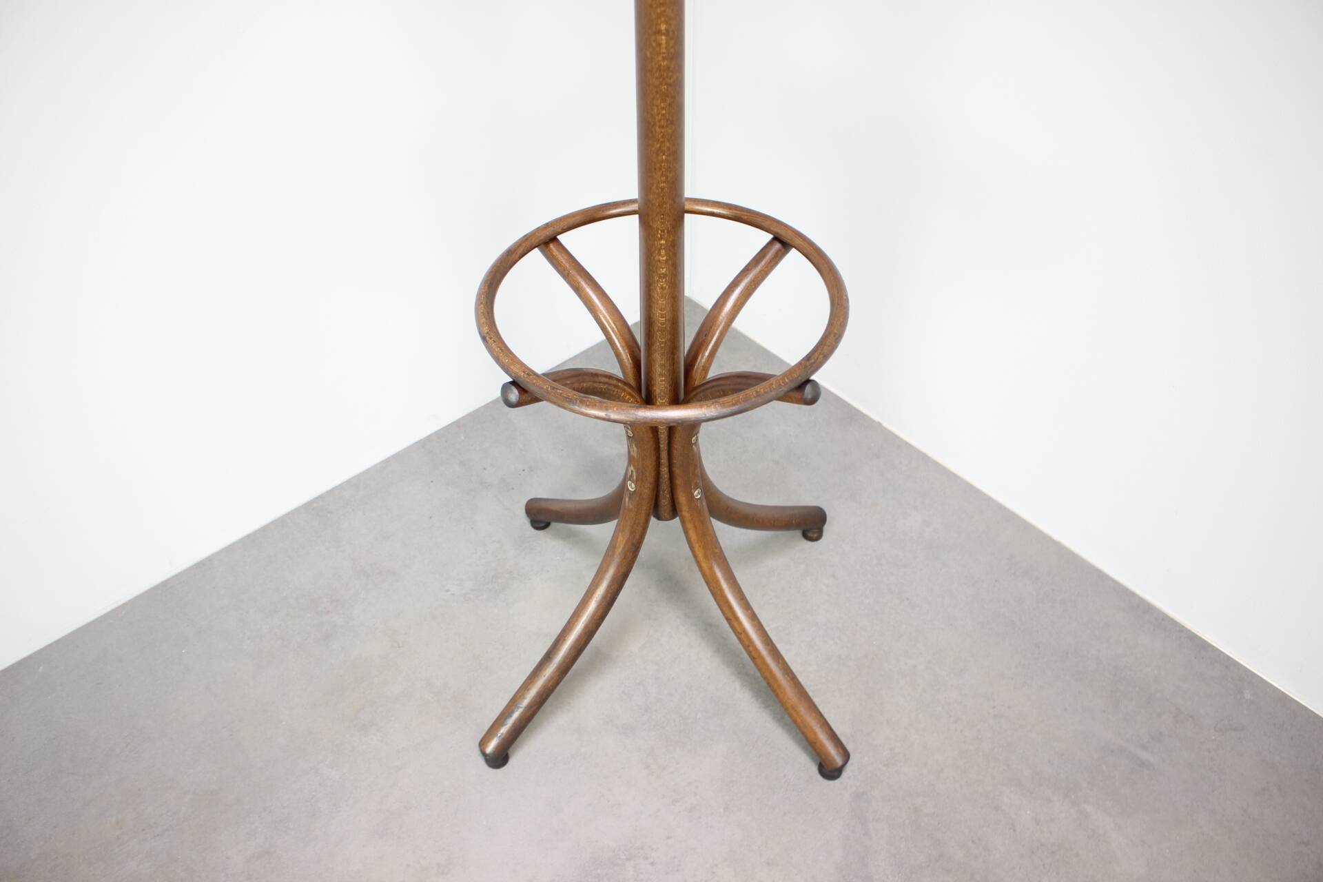 Vintage TON coat rack in curved wood, Czechoslovakia, circa 1970.
