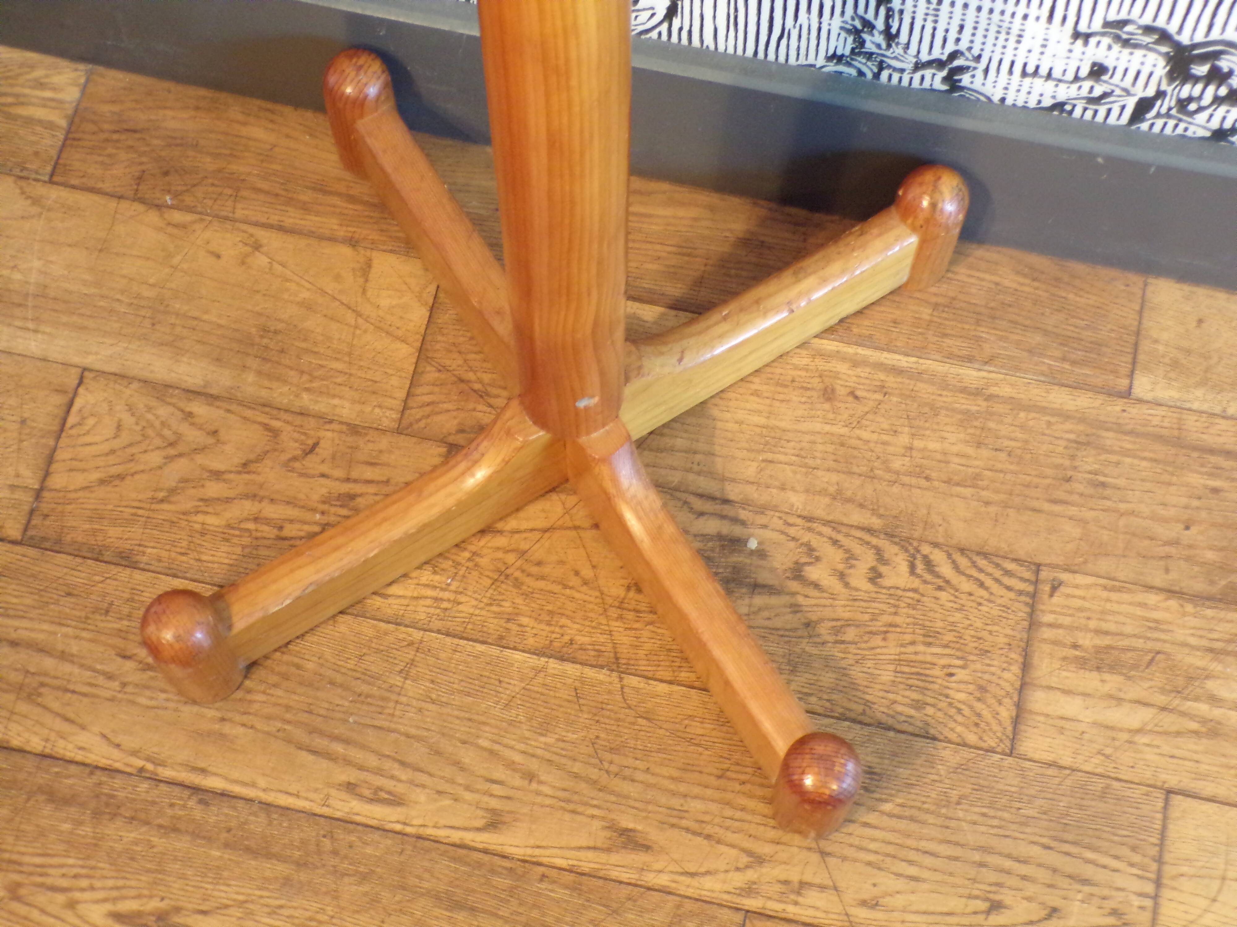 Parrot coat rack in pine 1980