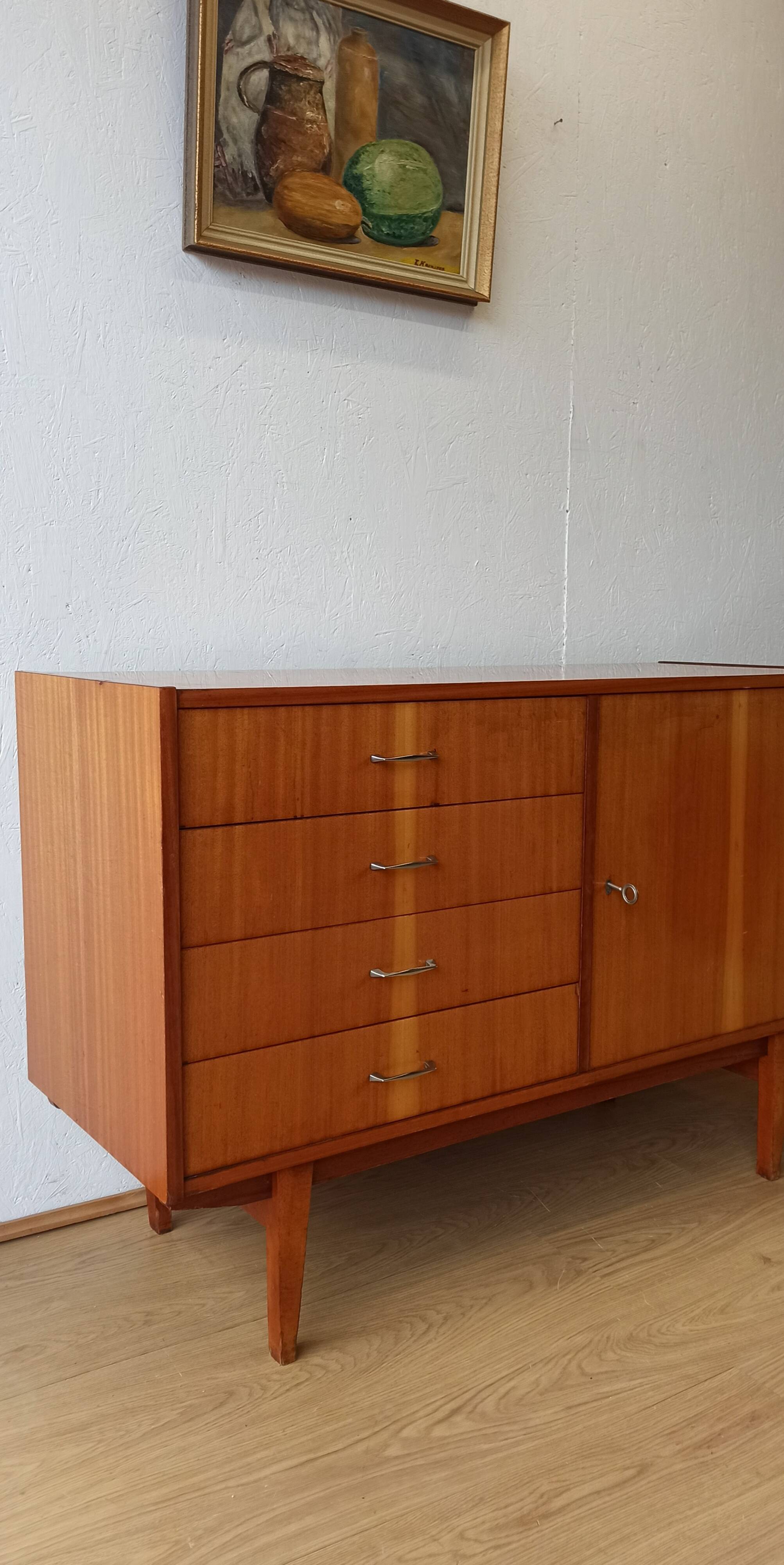 Buffet moderniste, années 1970