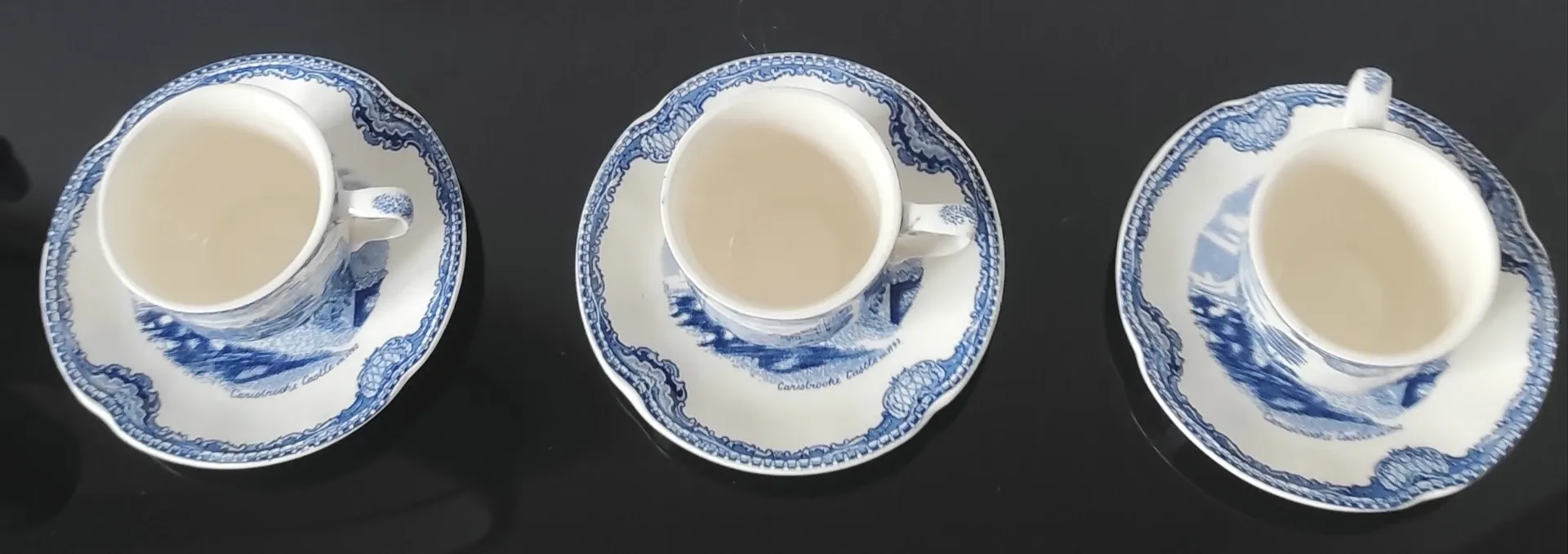 Lot de tasses et soucoupes vintage