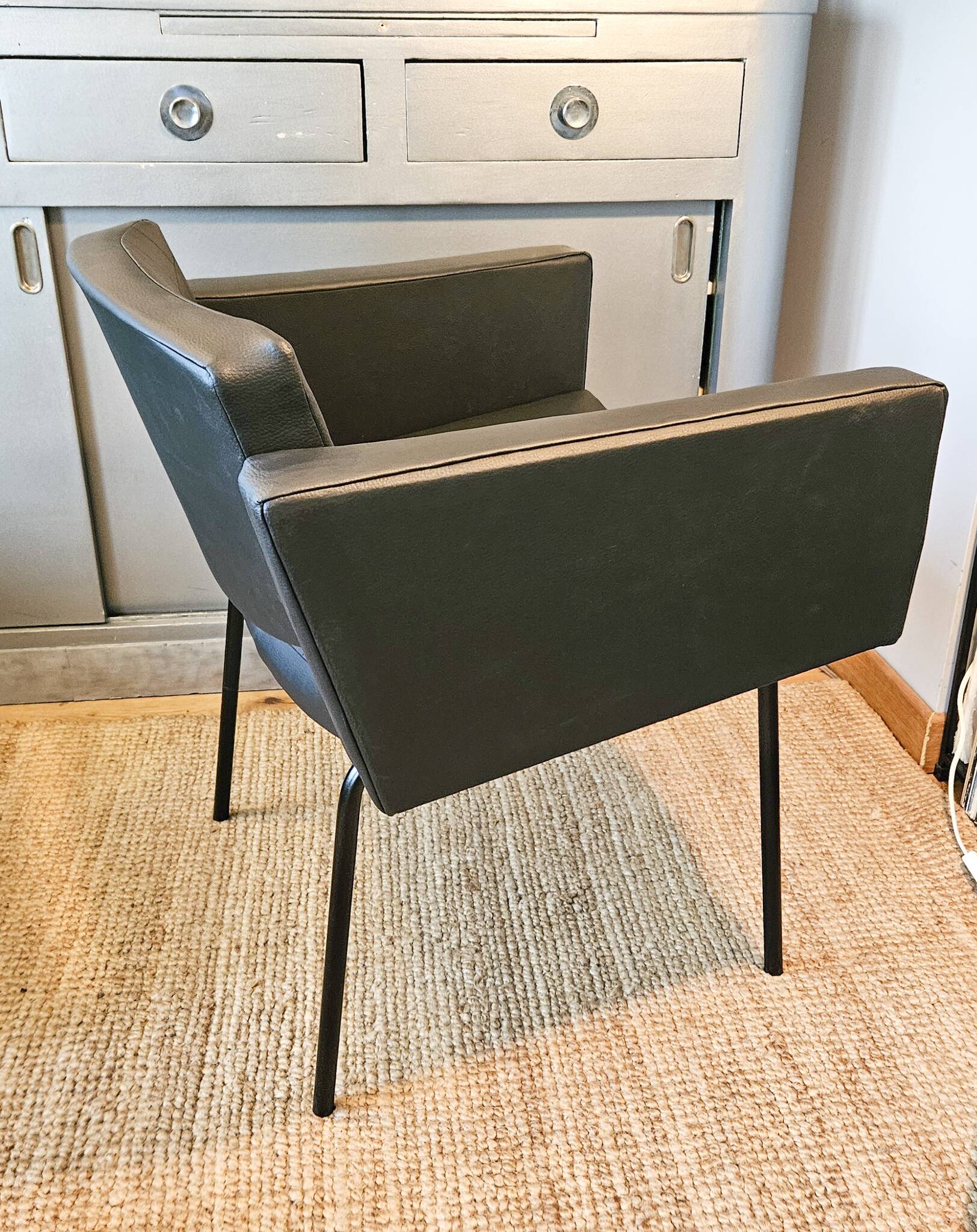 Fauteuil « Conseil » de Pierre Guariche 1960