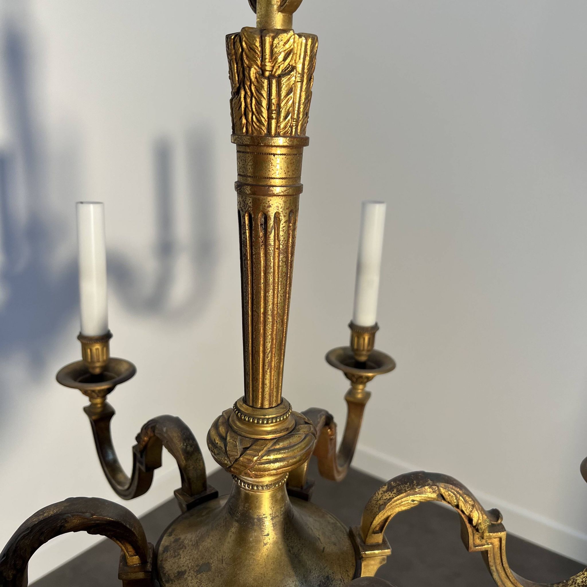 Important six-light chandelier in chiselled gilded bronze, Empire, 19th century