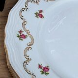 Set of 4 flat porcelain plates