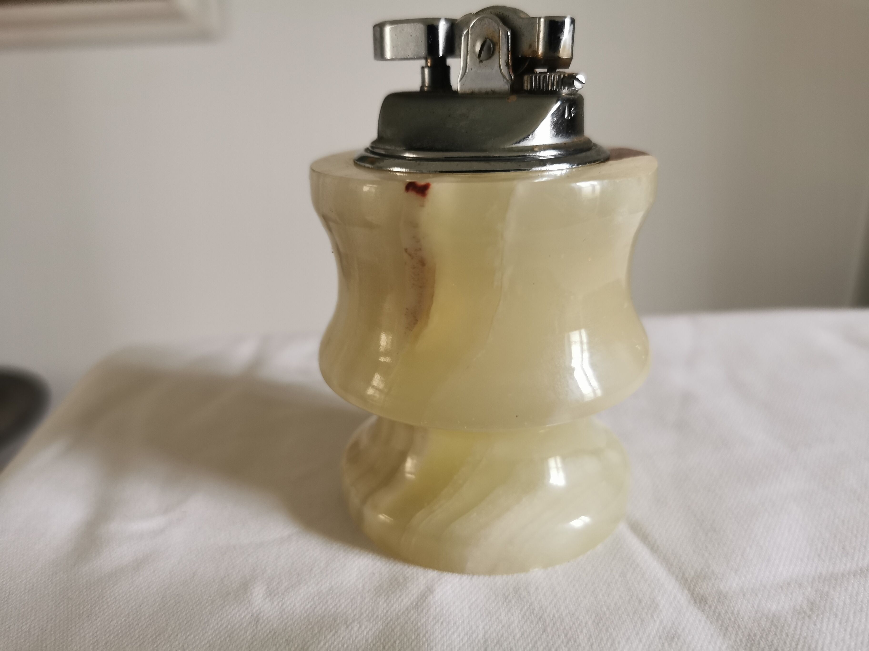 Onyx ashtray and table lighter set