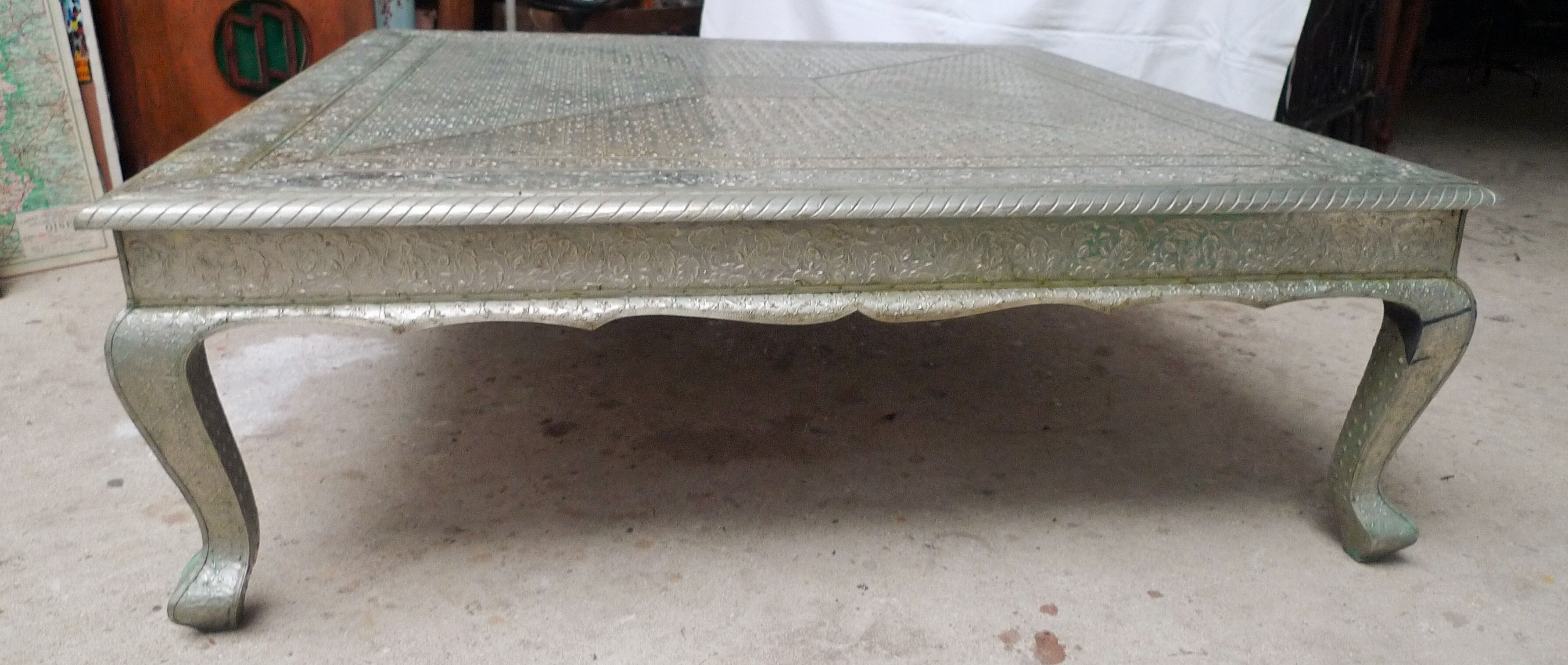 Coffee table India metal pushed back