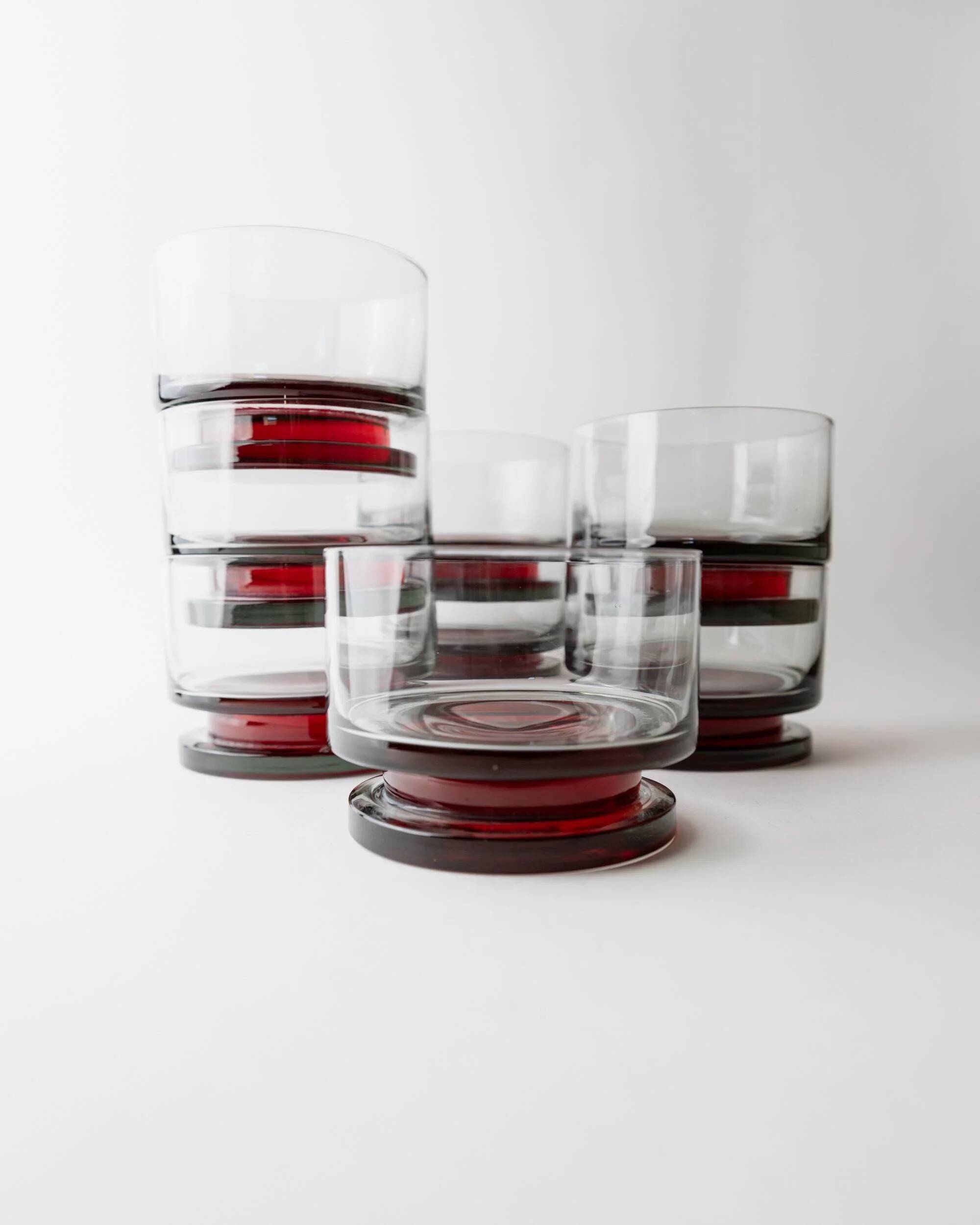 Ensemble vintage de 8 verres à boire des années 1970, verre gris avec pied rouge, larges coupes pour champagne, vin ou desserts, décoration de table rétro, idée cadeau