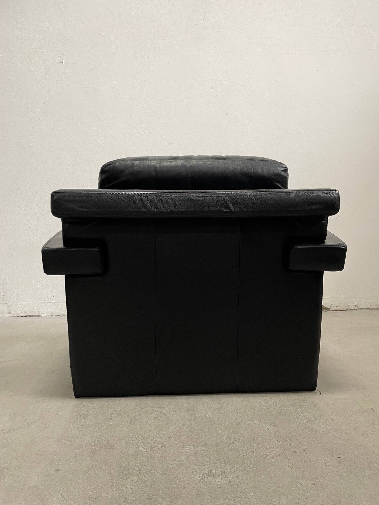 Vintage Streamline Black Leather Armchair, 1980/90s