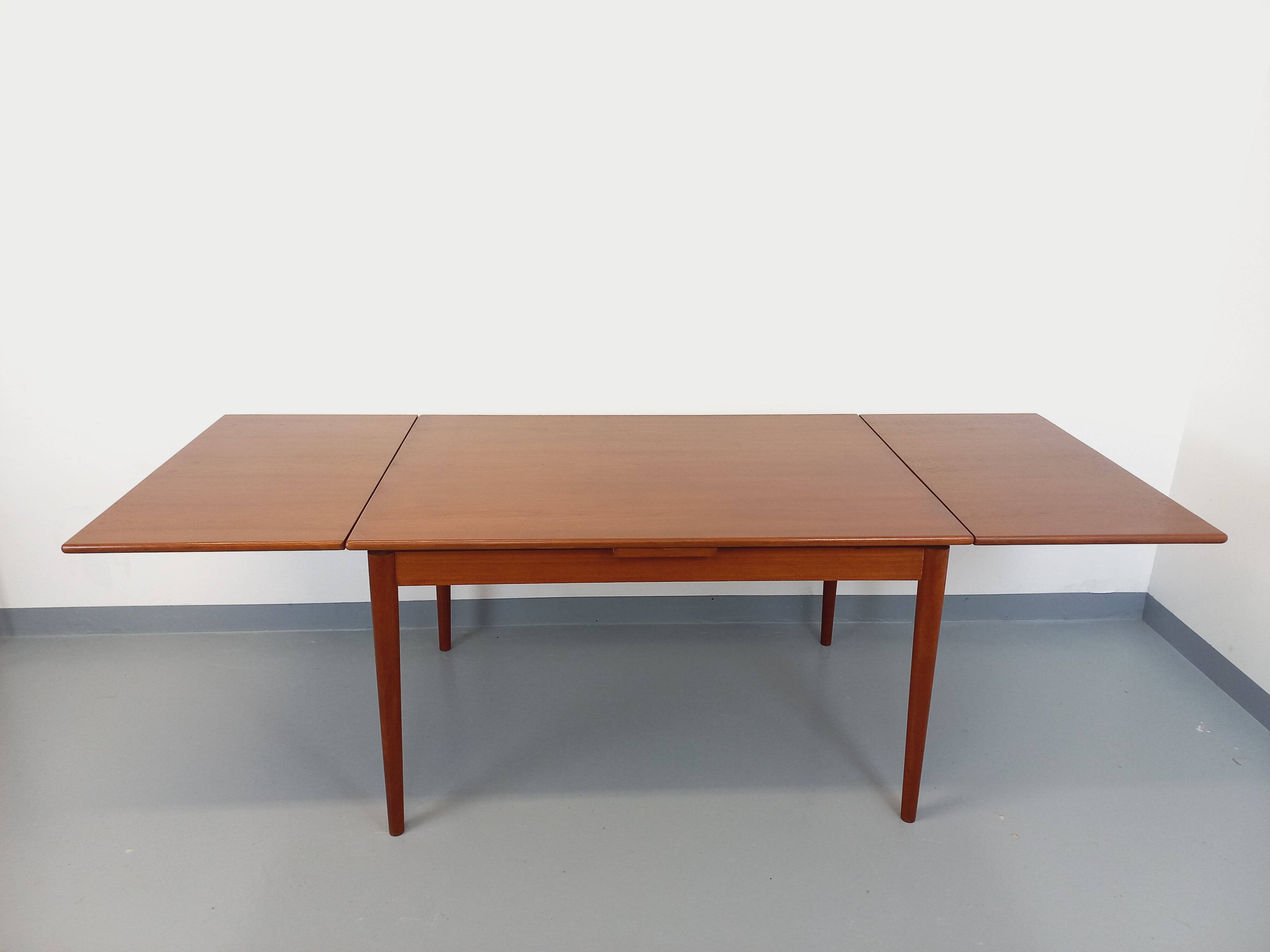 Table à manger en teck avec rallonges de style scandinave, années 50 60