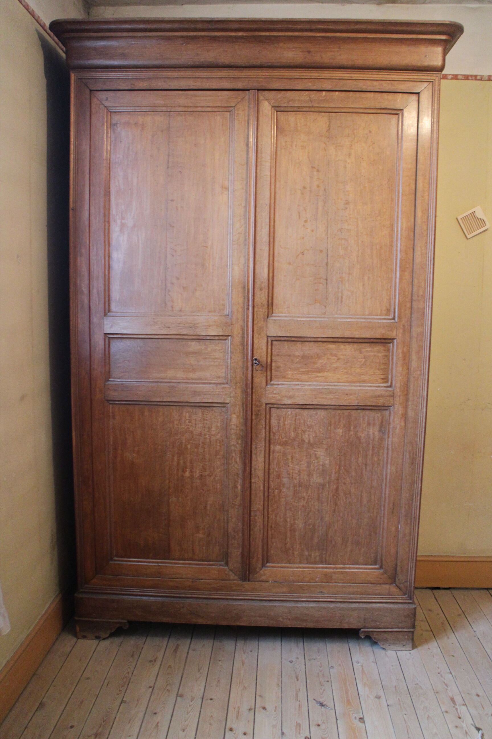 Armoire en chêne clair XIX ème