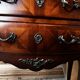 Commode galbée