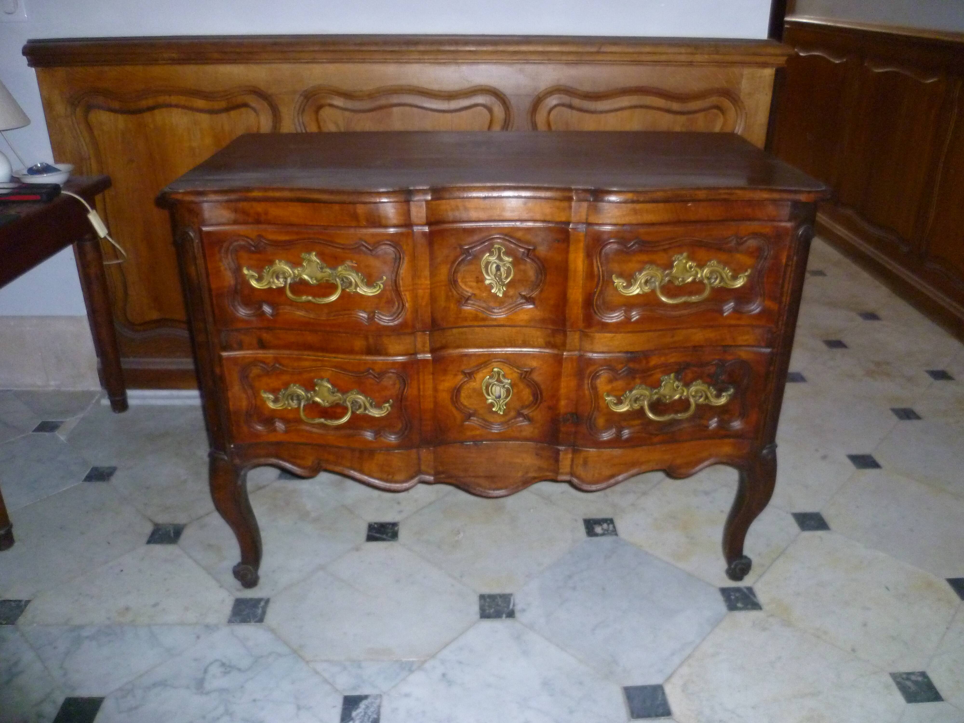 Commode arbalette XVIIIeme 2 tiroirs  en merisier