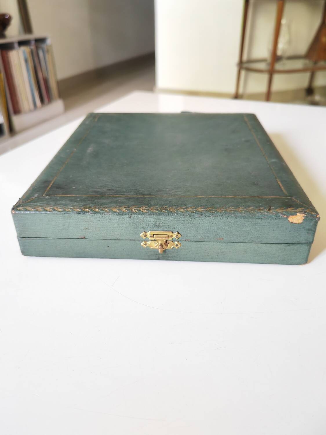 Cutlery box for sweet treats