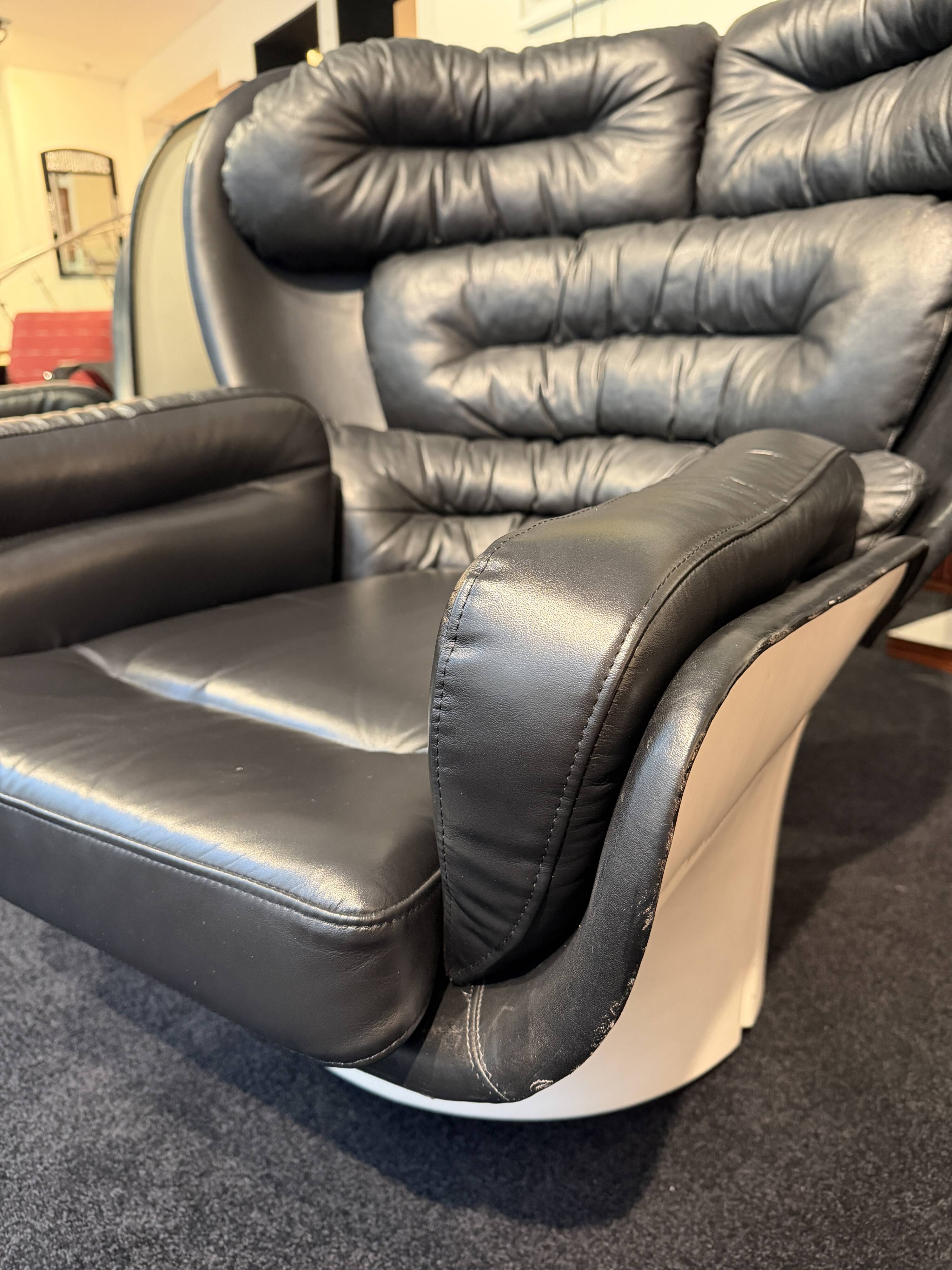 Elda Chair, Joe Colombo, Comfort, Black and Creme, Italy, circa 1970