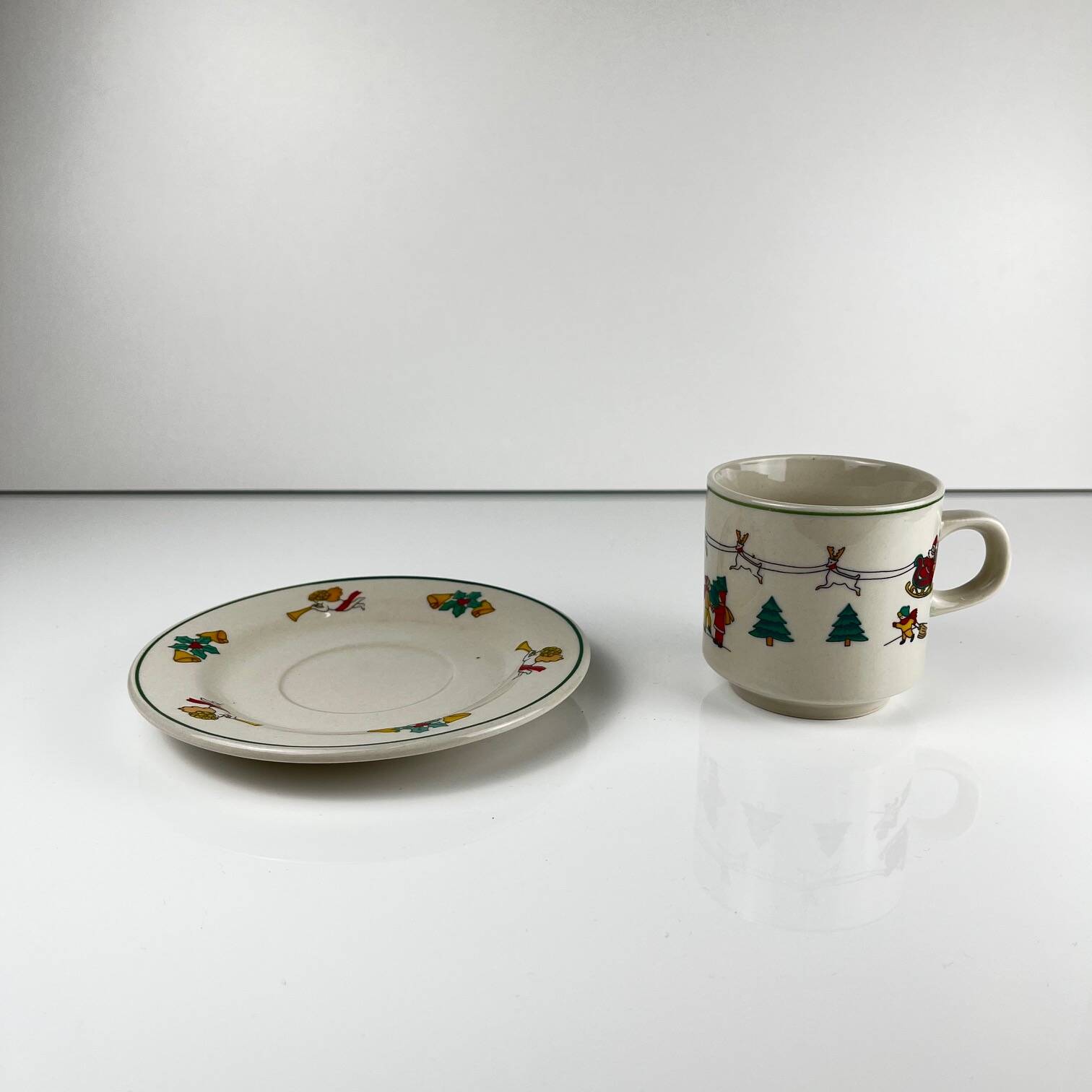 Set of 6 Christmas coffee/tea cups, 1980