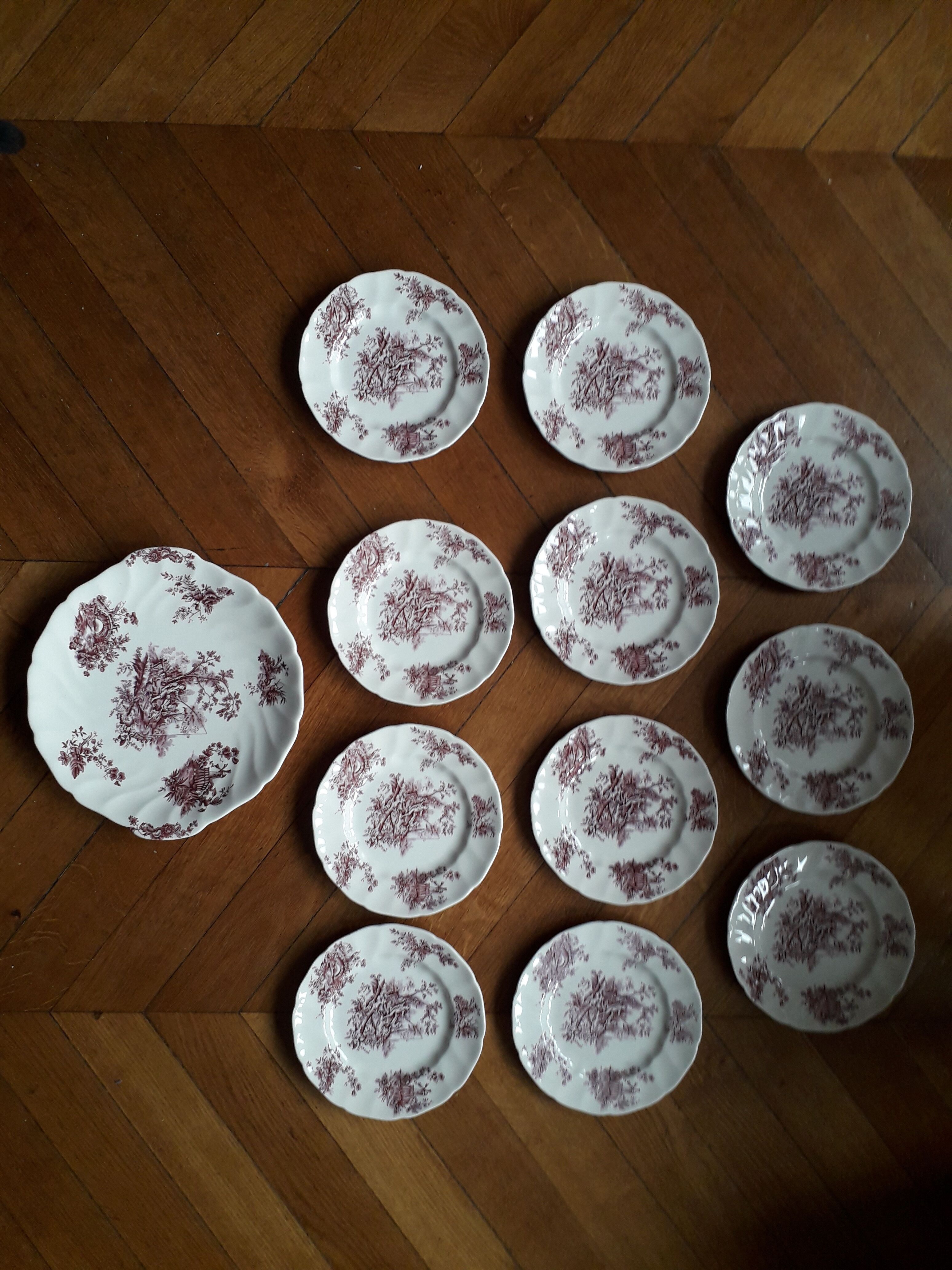 Set of 11 dessert plates and an English ceramic dish
