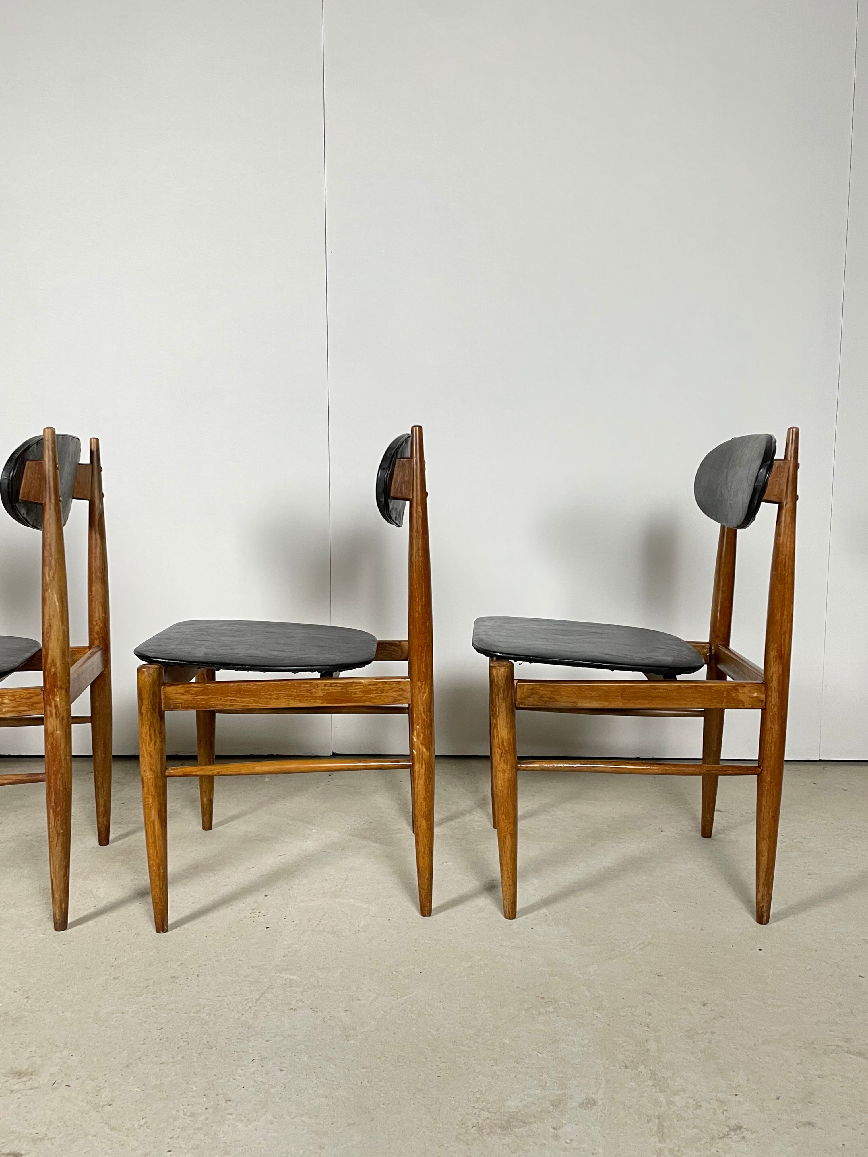Set of 4 Scandinavian chairs
