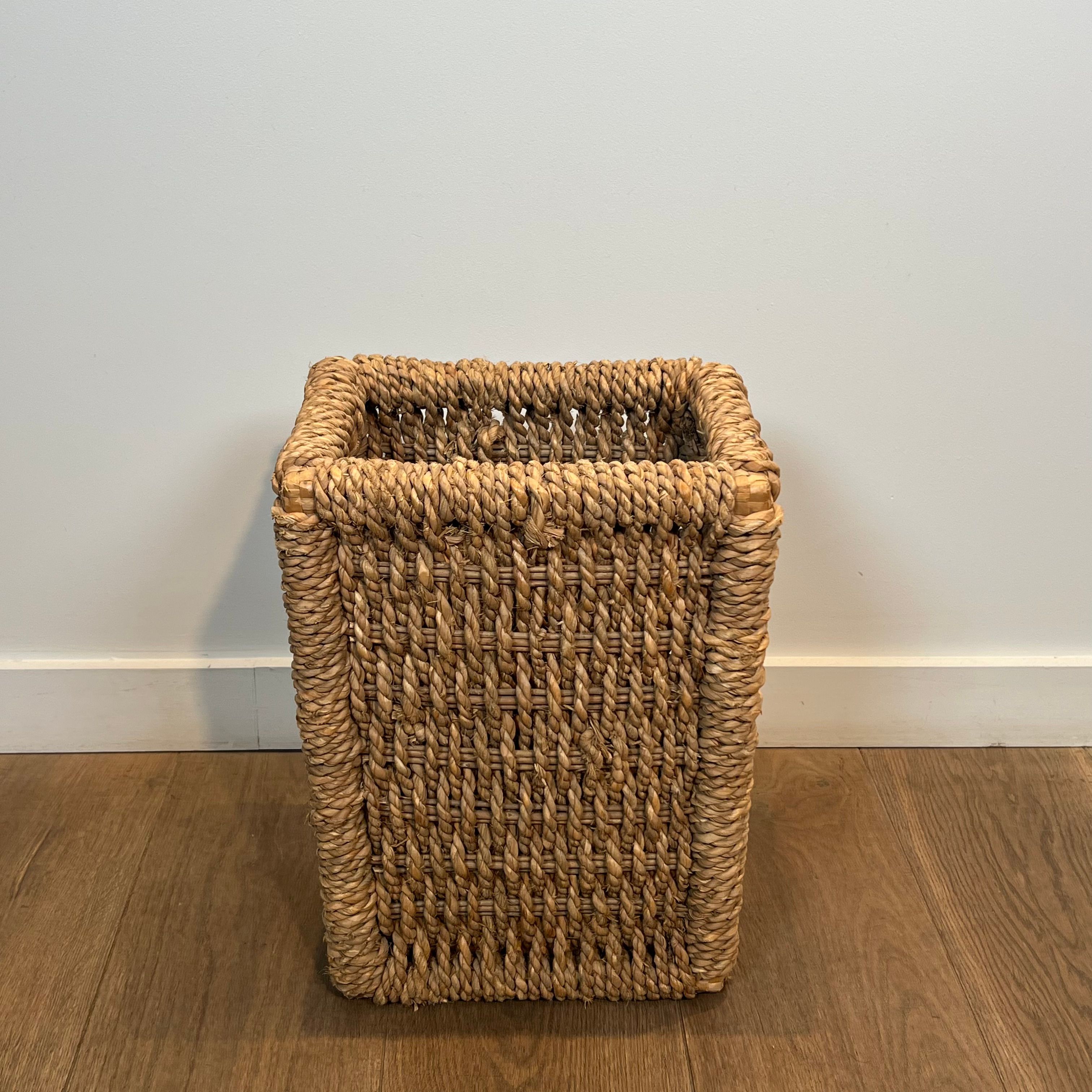 Rope wastepaper basket