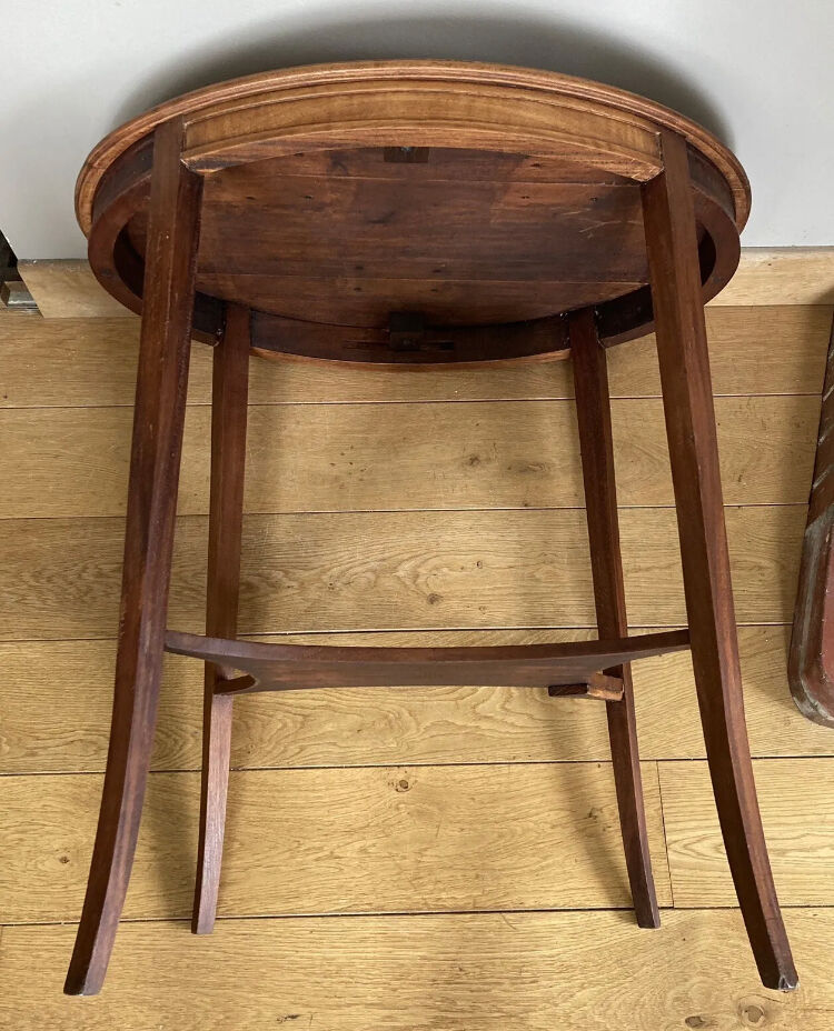 Oval Art Deco pedestal table in oak early twentieth century