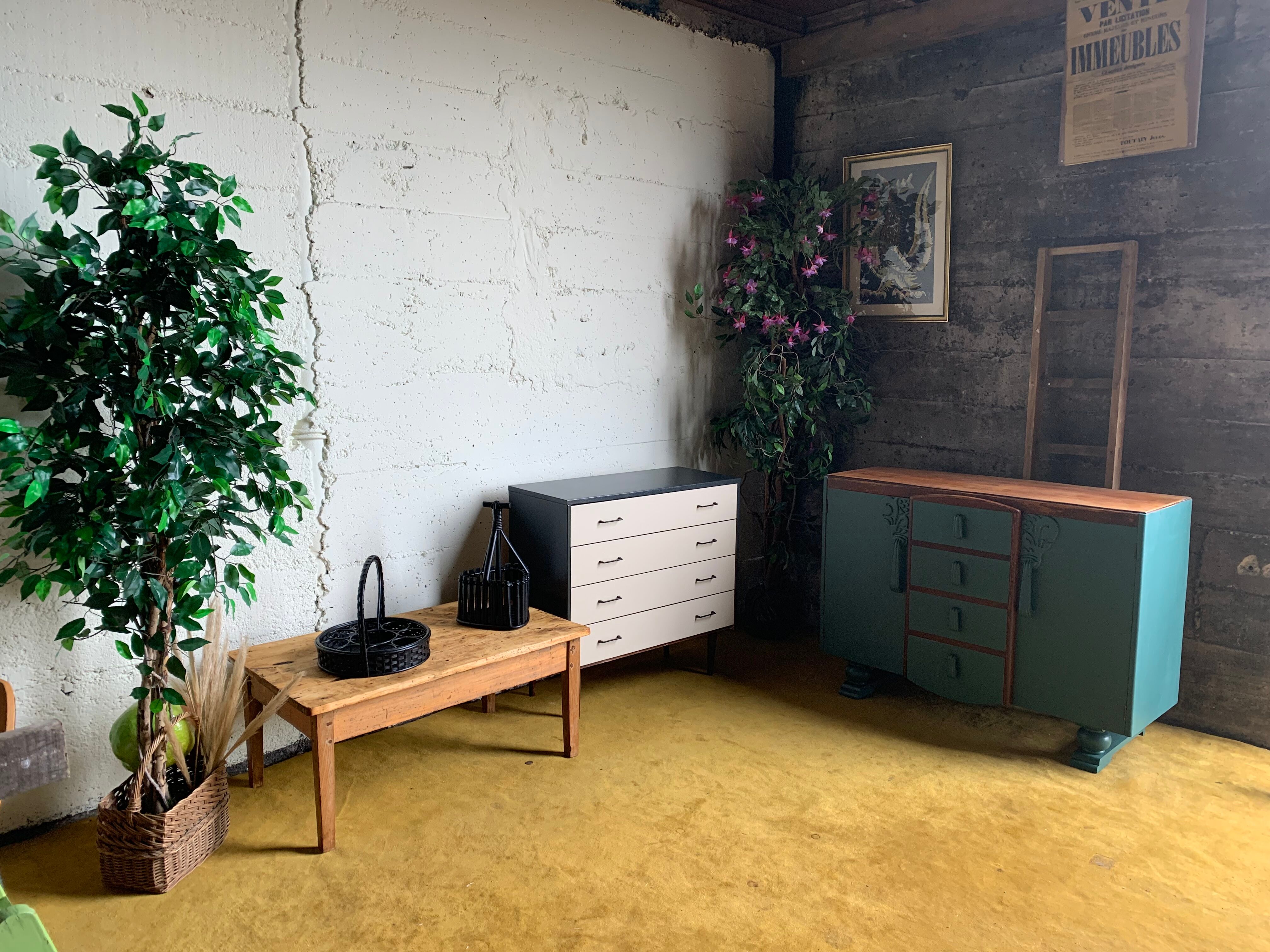 Raw tray coffee table