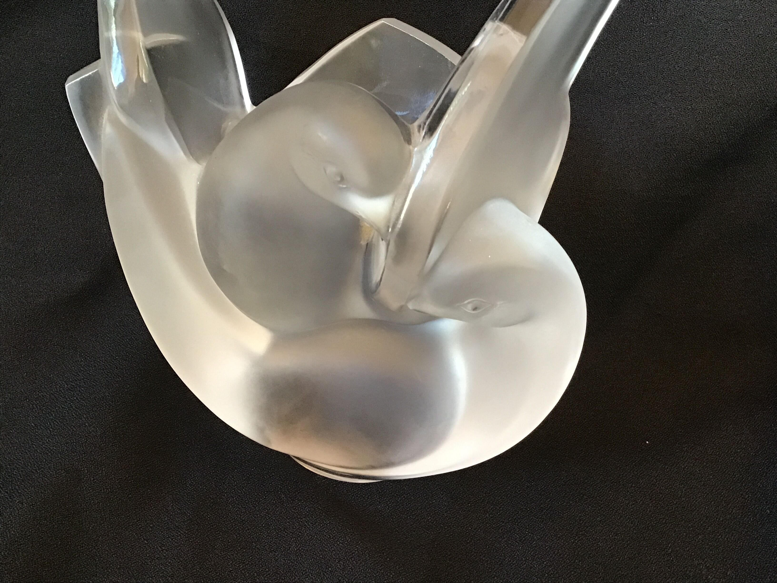 LaLIQUE France flower-picking vase model Sylvie two full entwined doves