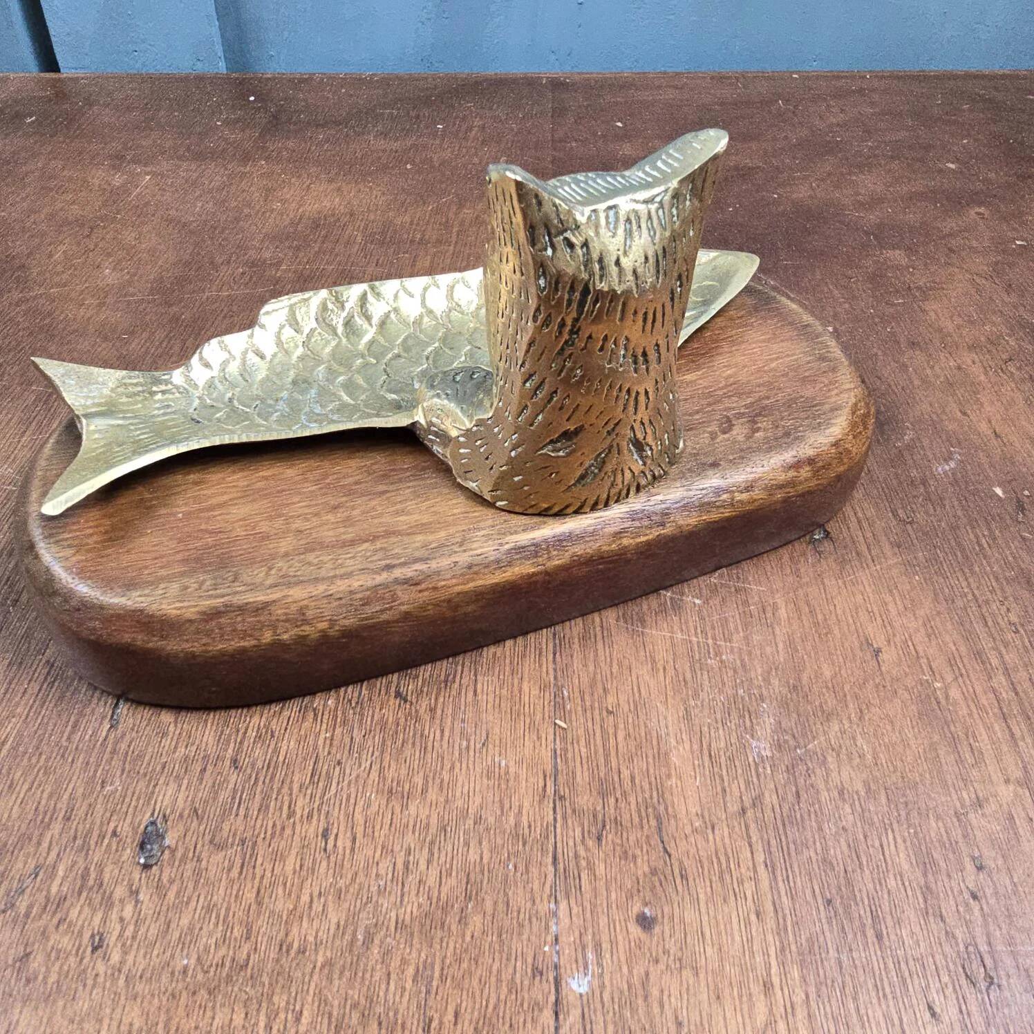Vintage cat fish catchall in brass on a solid wood base.