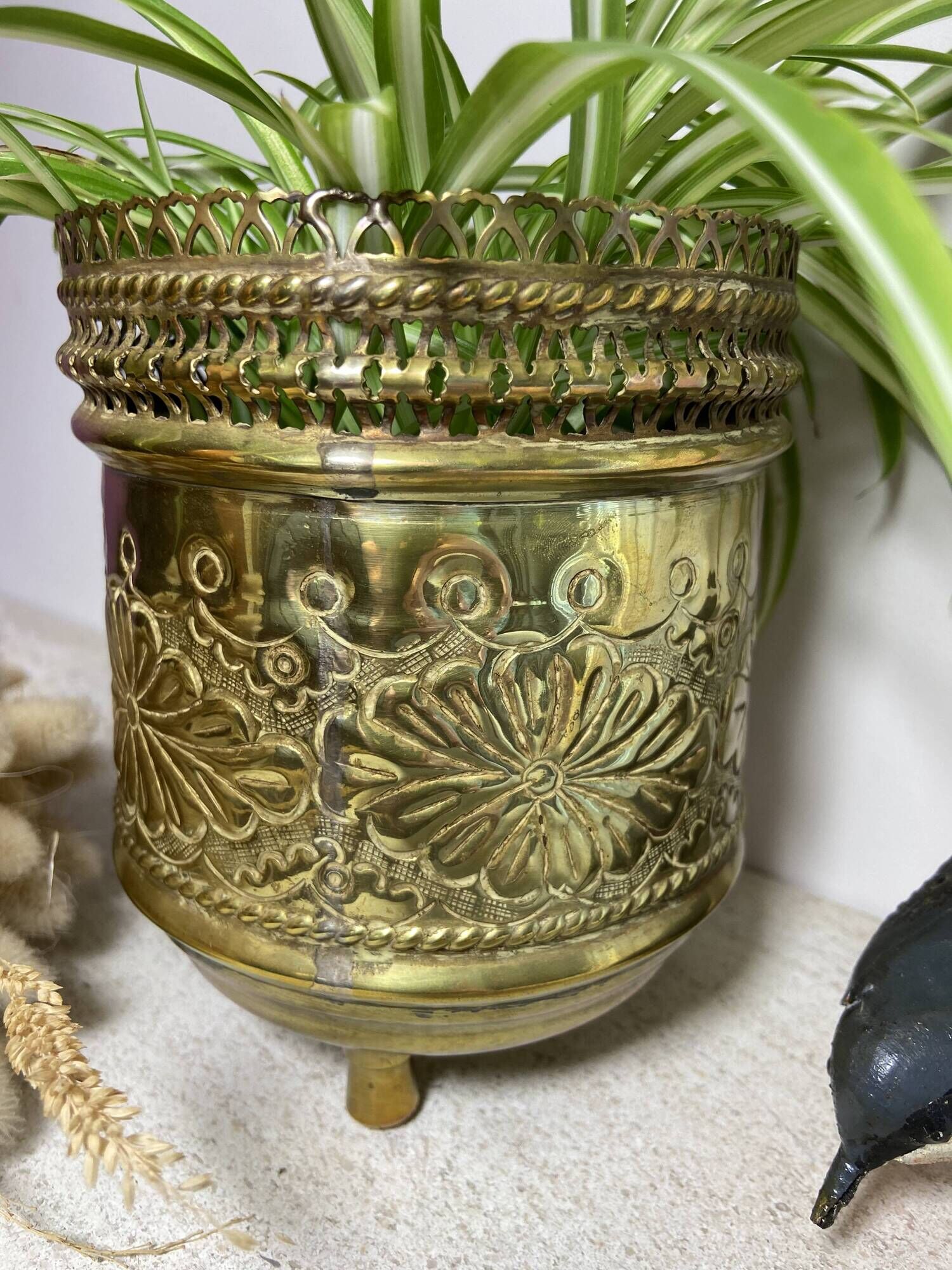 Cache pot tripode en laiton doré début xxème