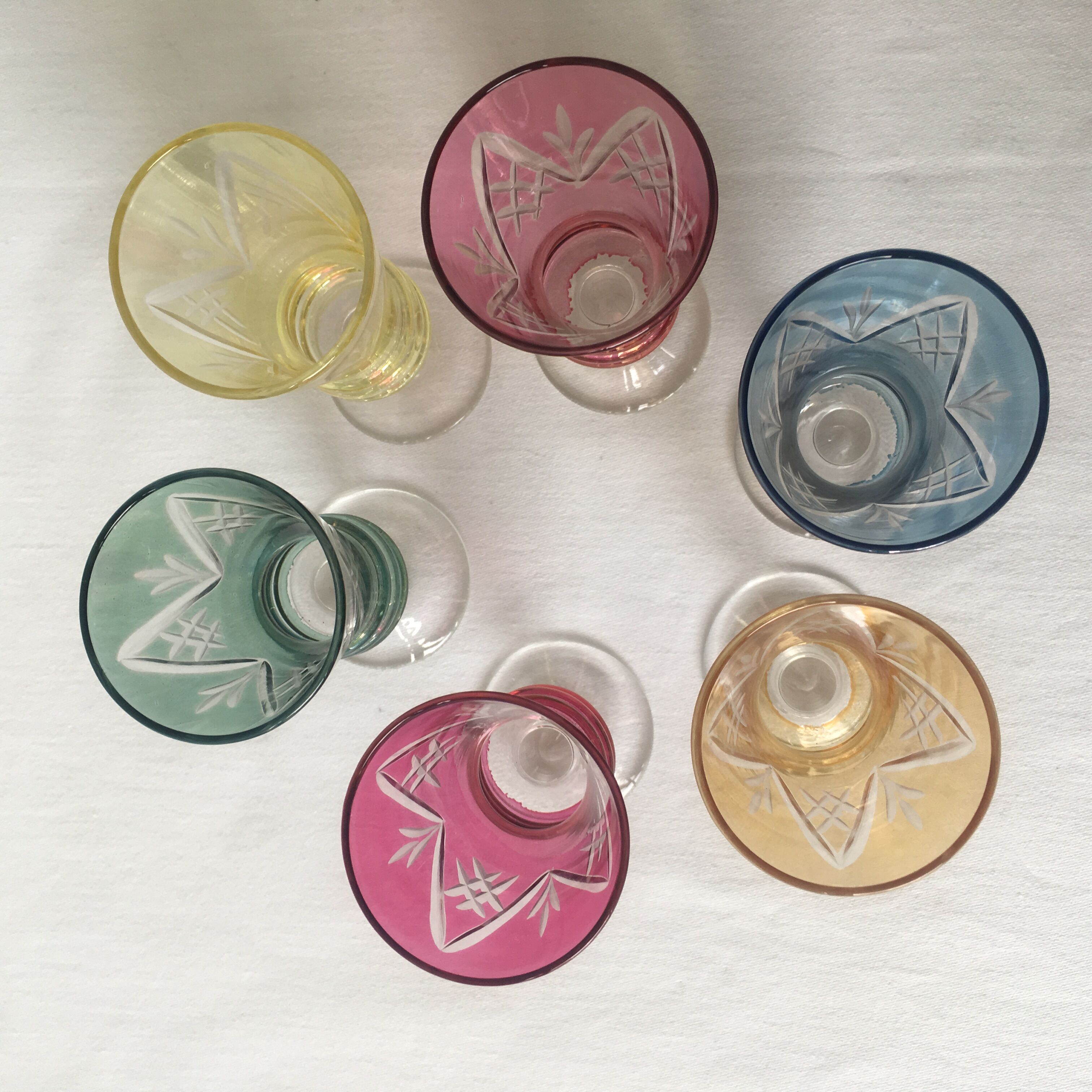 Series of 6 small glasses on foot