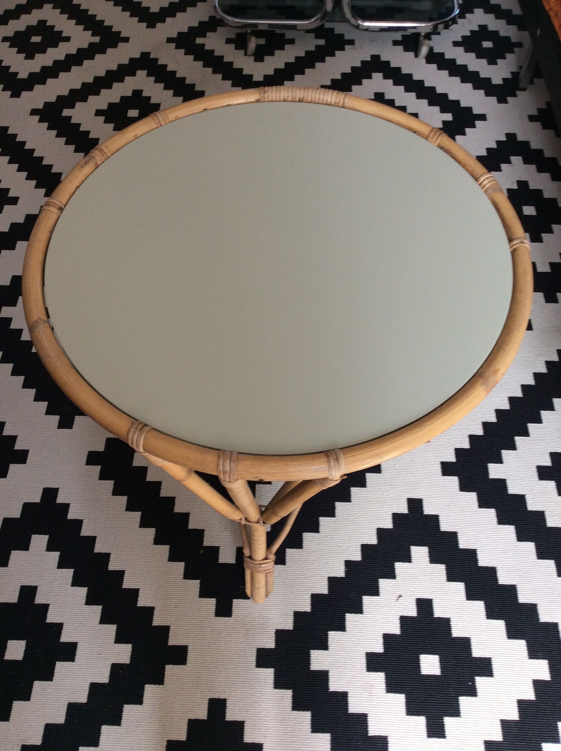 Round rattan coffee table