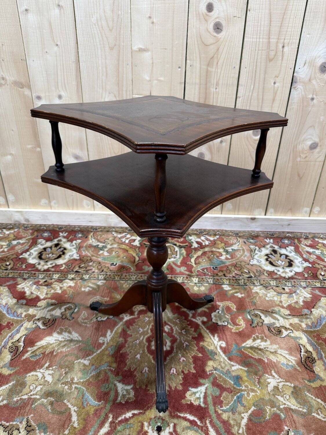 Tripod gueridon in English style