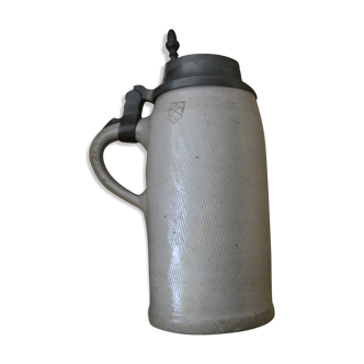 Stoneware mug with tin lid
