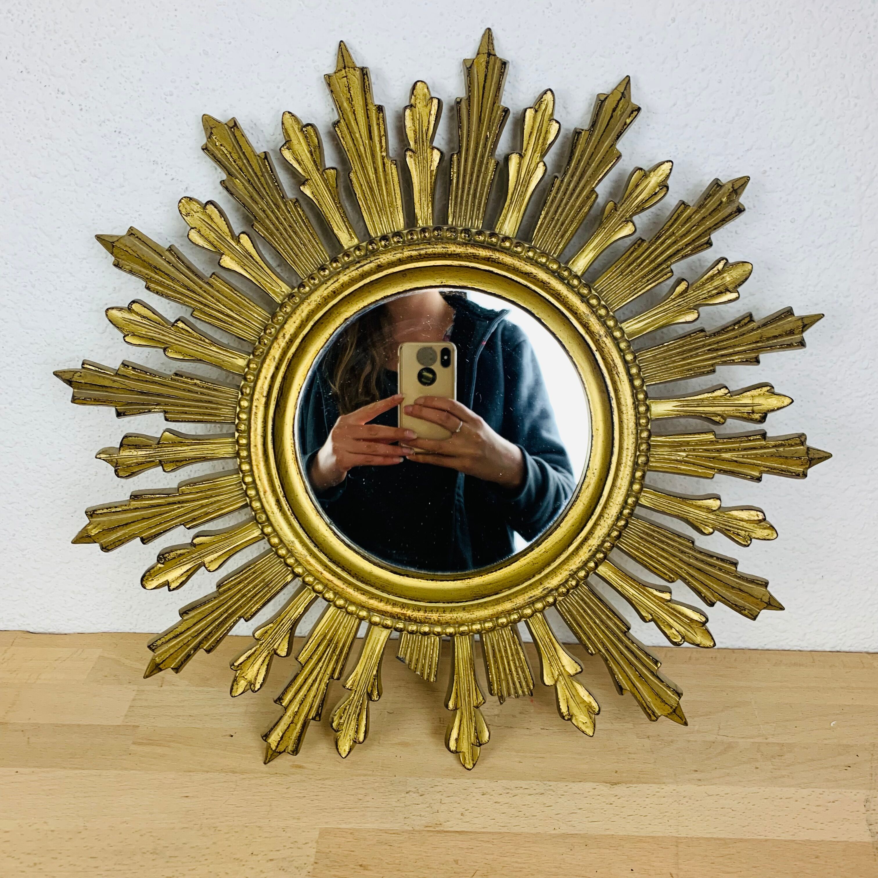 Miroir soleil doré italien années 60 résine