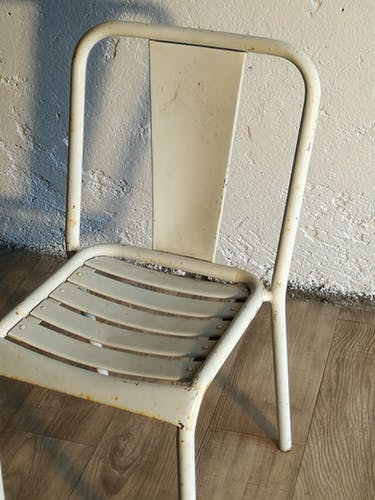 Chaise métal tolix T4 de Xavier Pauchard