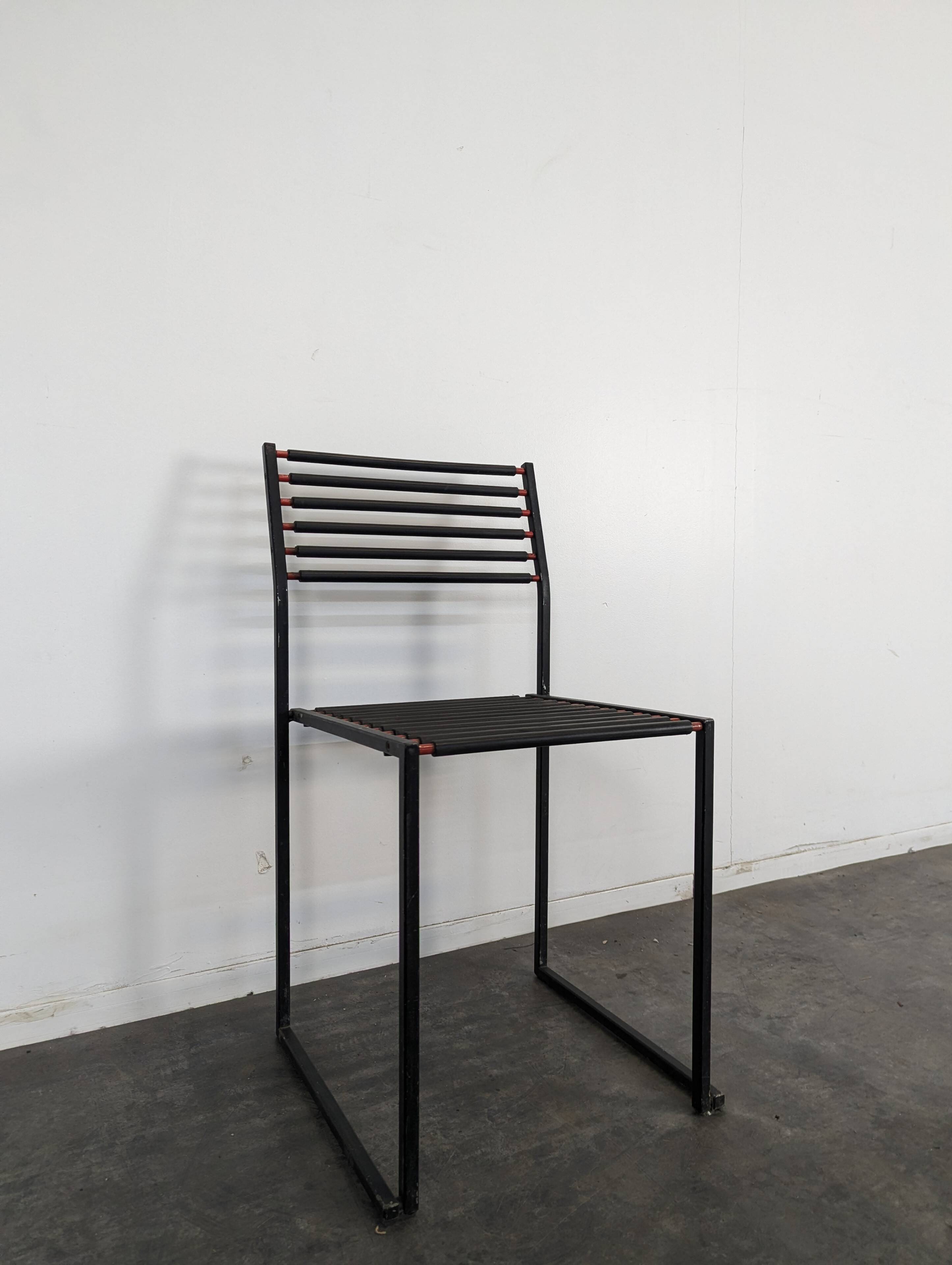 Série de 4 chaises style Memphis