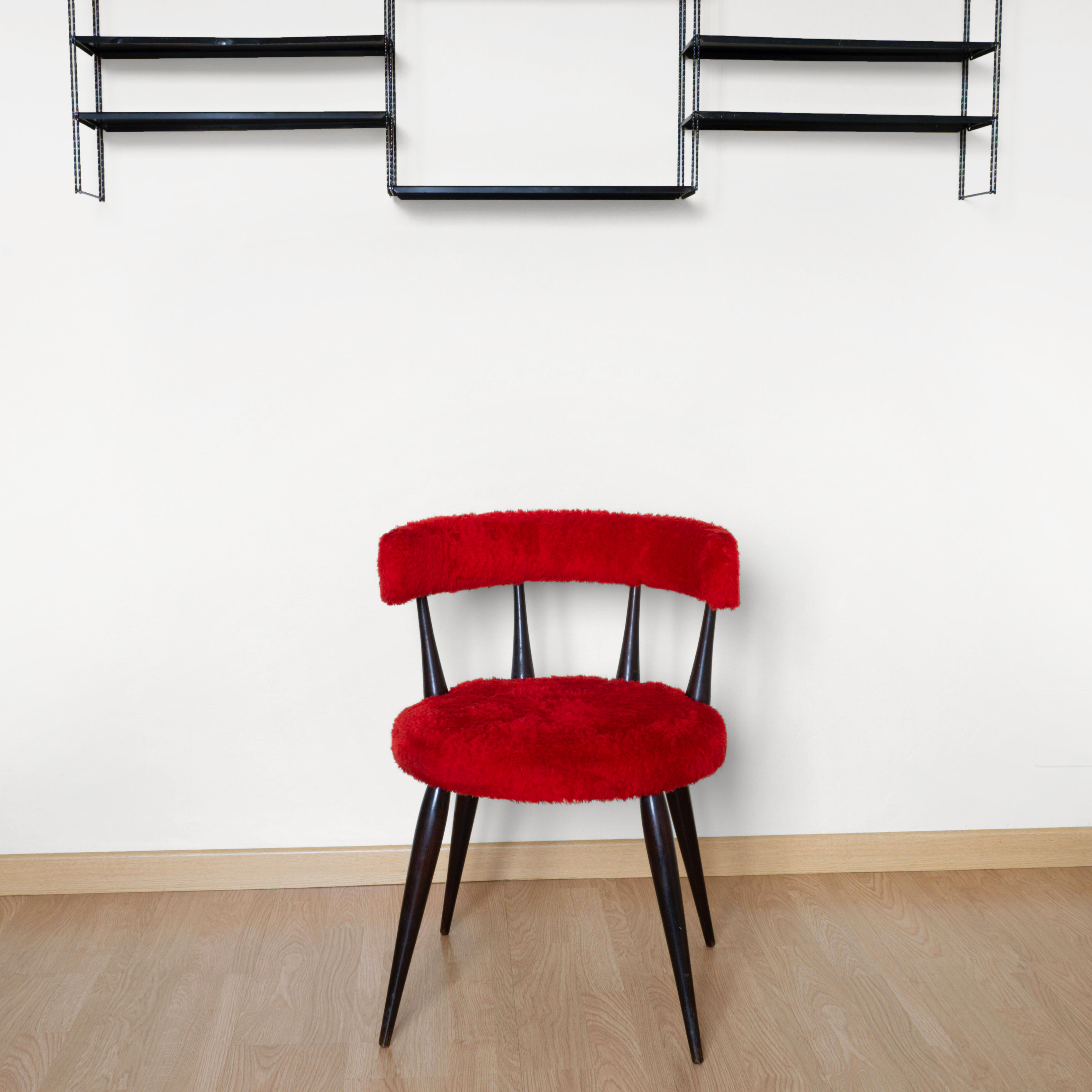 Cocktail chair in red moumoute