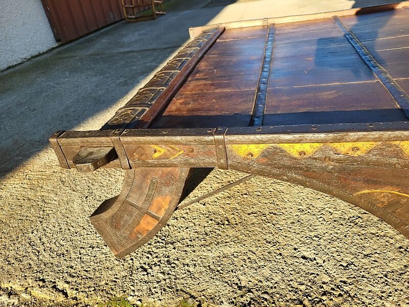 Coffee table elephant saddle in metal and copper wood