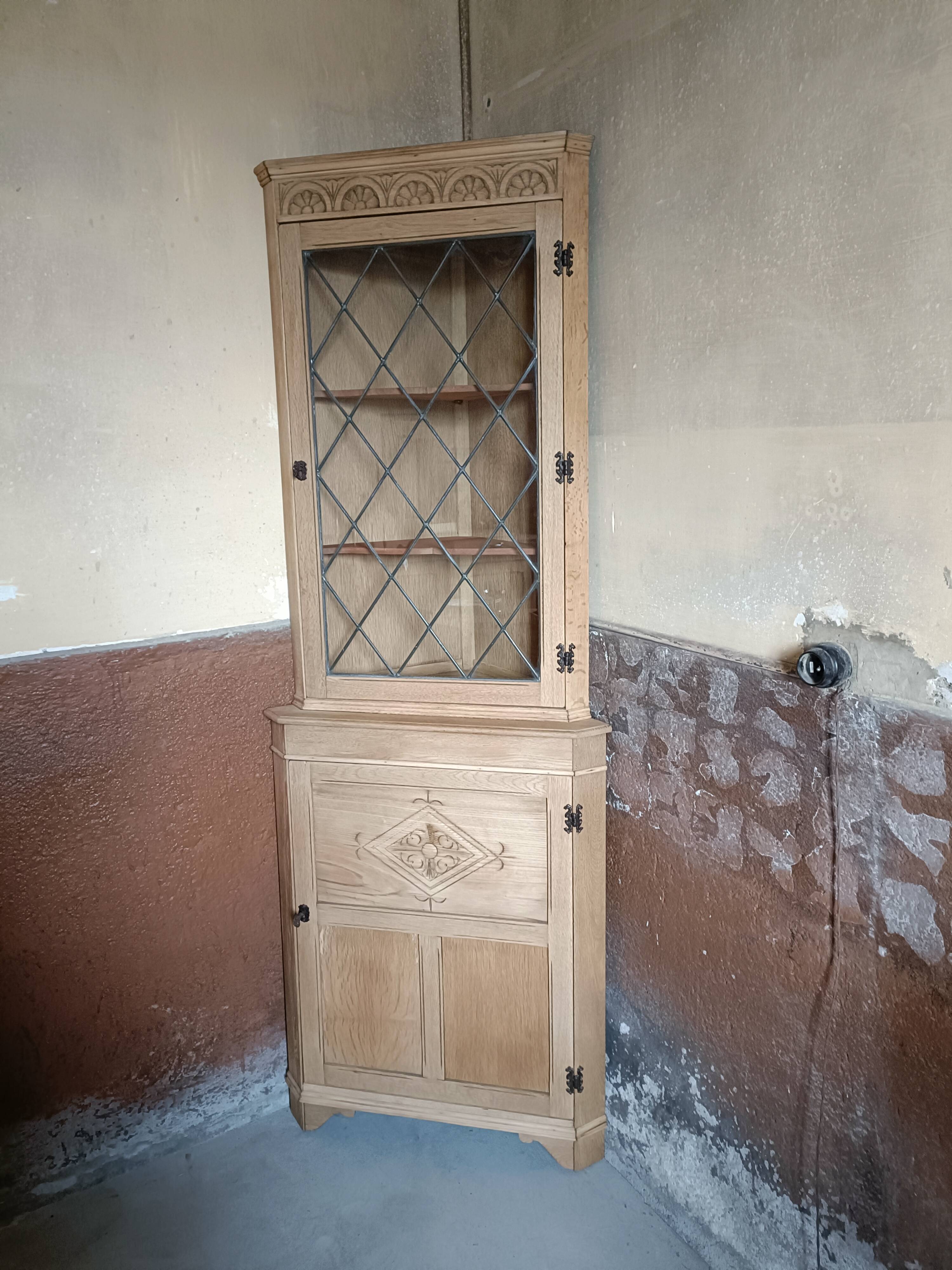 Renovated English corner library