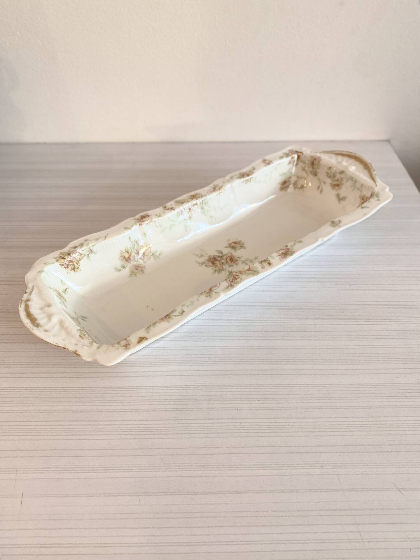 2 antique serving dishes made of Haviland porcelain from the late 19th to early 20th century.