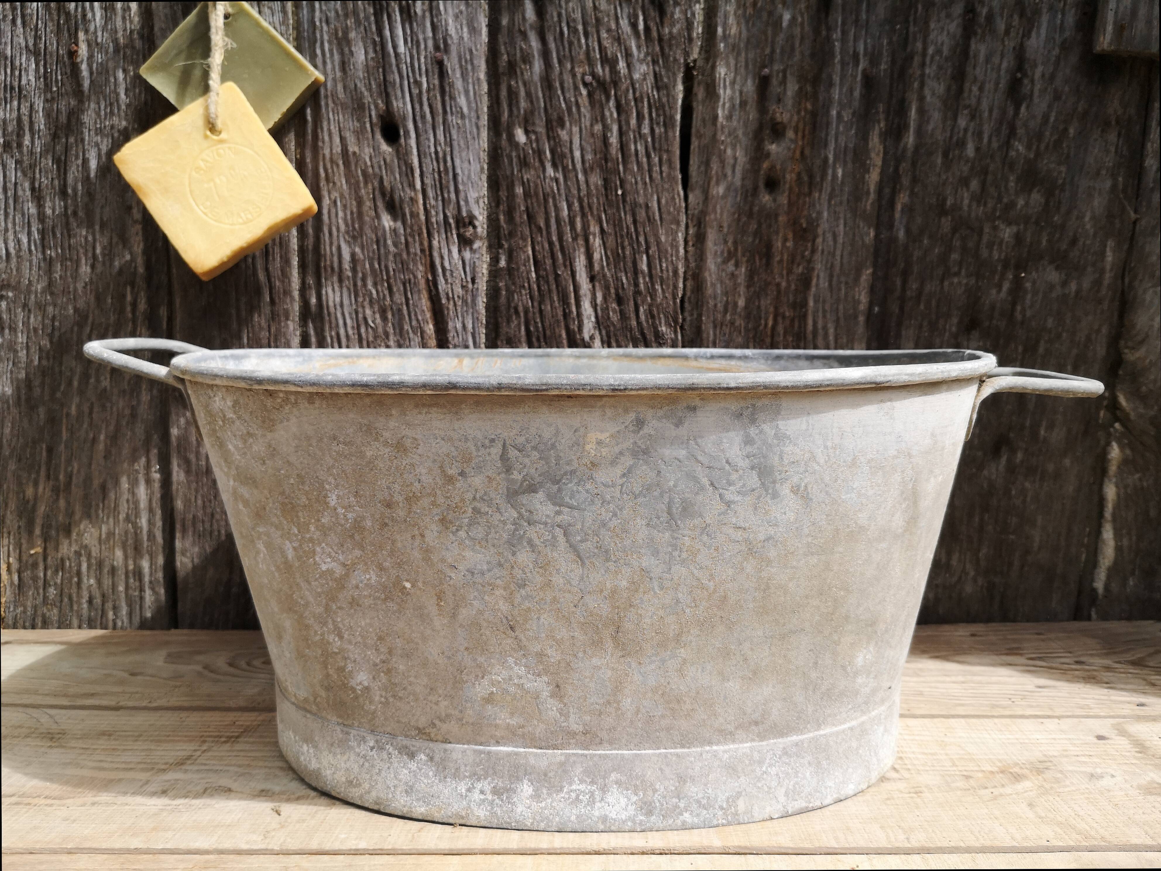 Galvanized basin / zinc